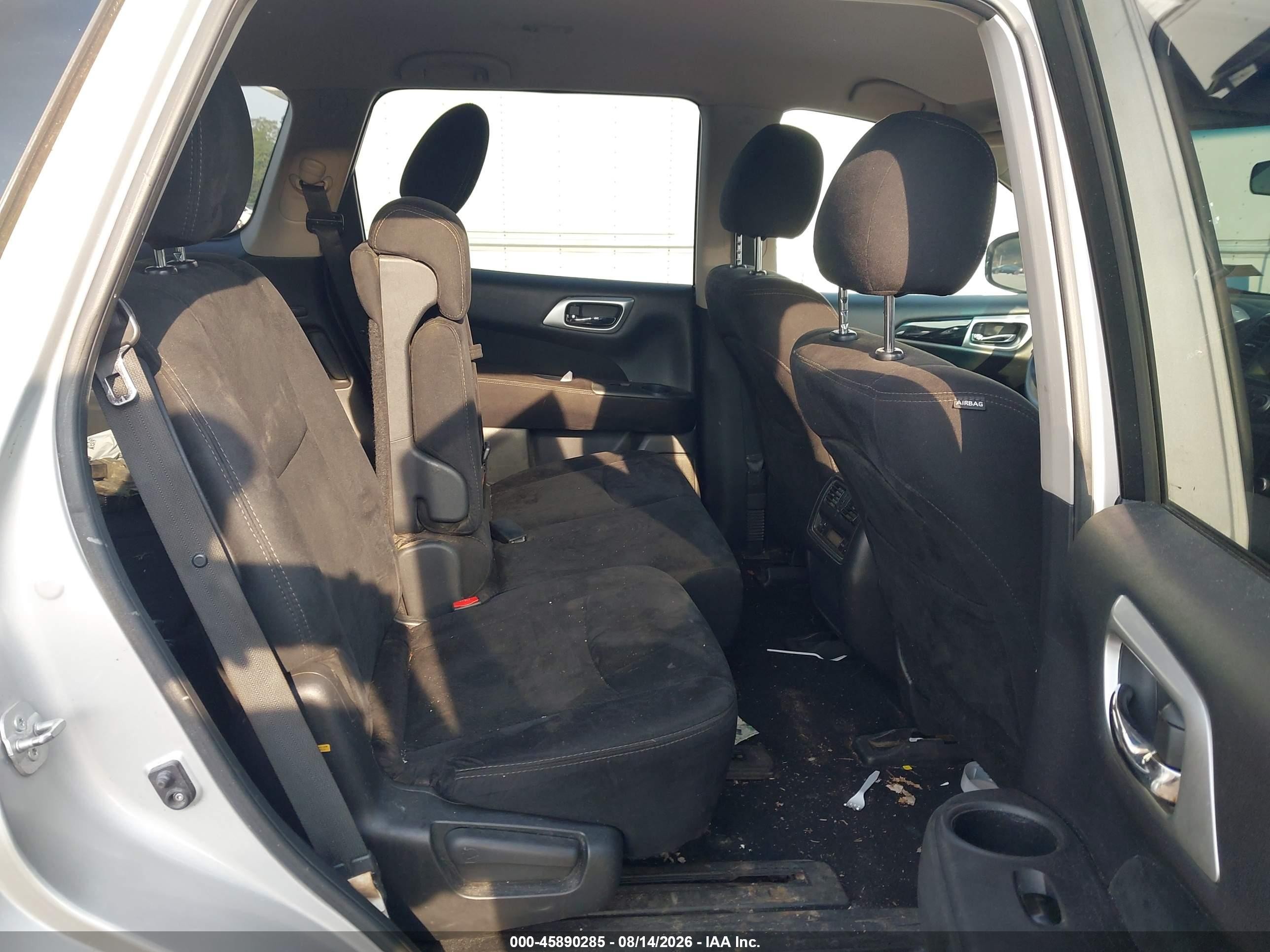 2015 Nissan Pathfinder S Silver vin: 5N1AR2MM9FC646045