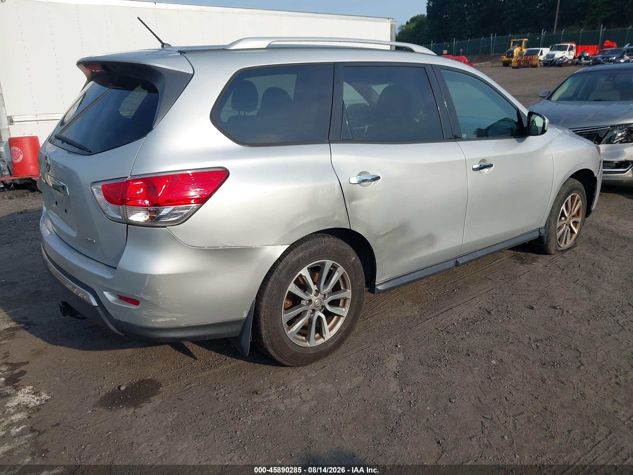 2015 Nissan Pathfinder S Silver vin: 5N1AR2MM9FC646045