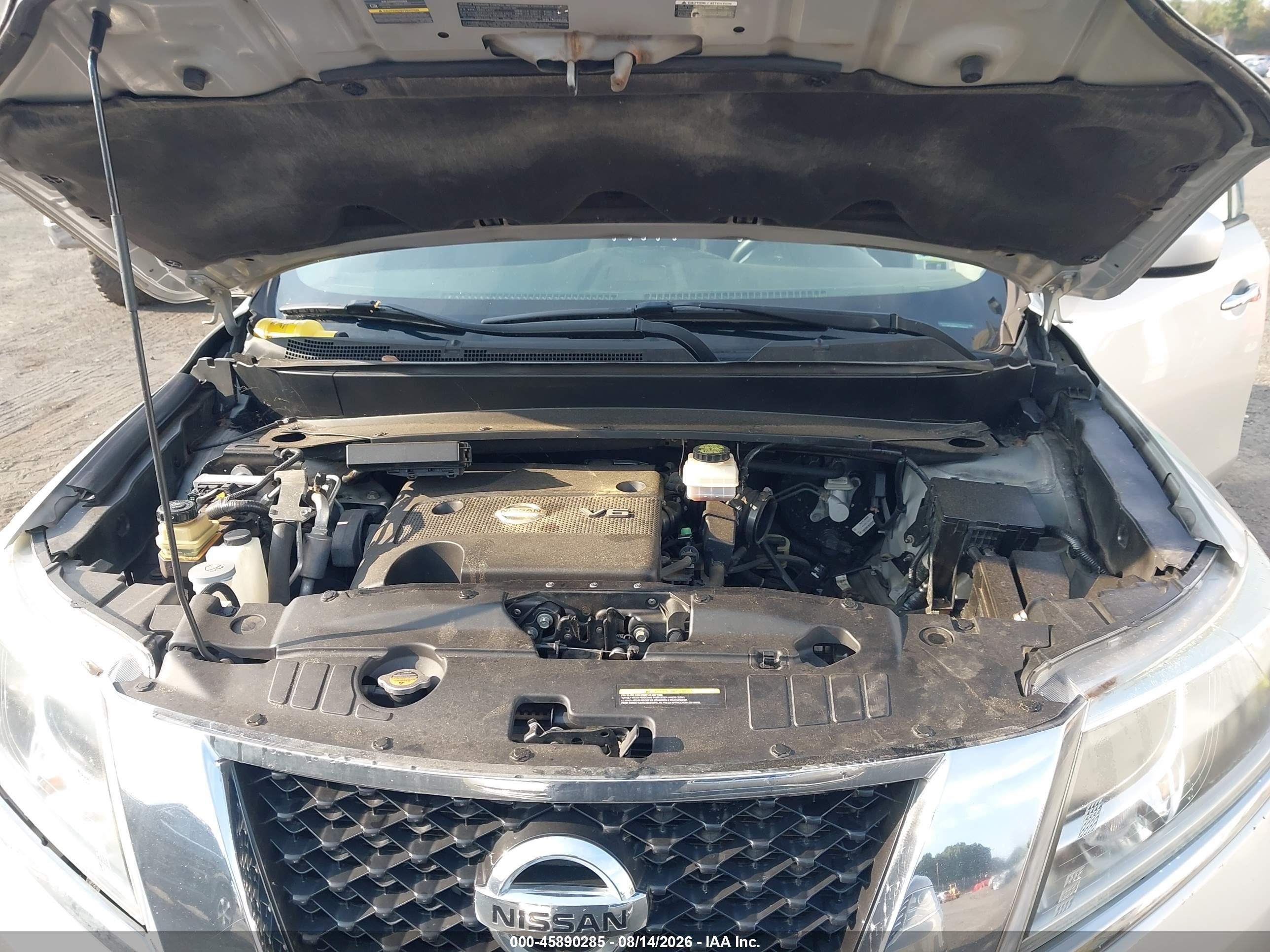 2015 Nissan Pathfinder S Silver vin: 5N1AR2MM9FC646045