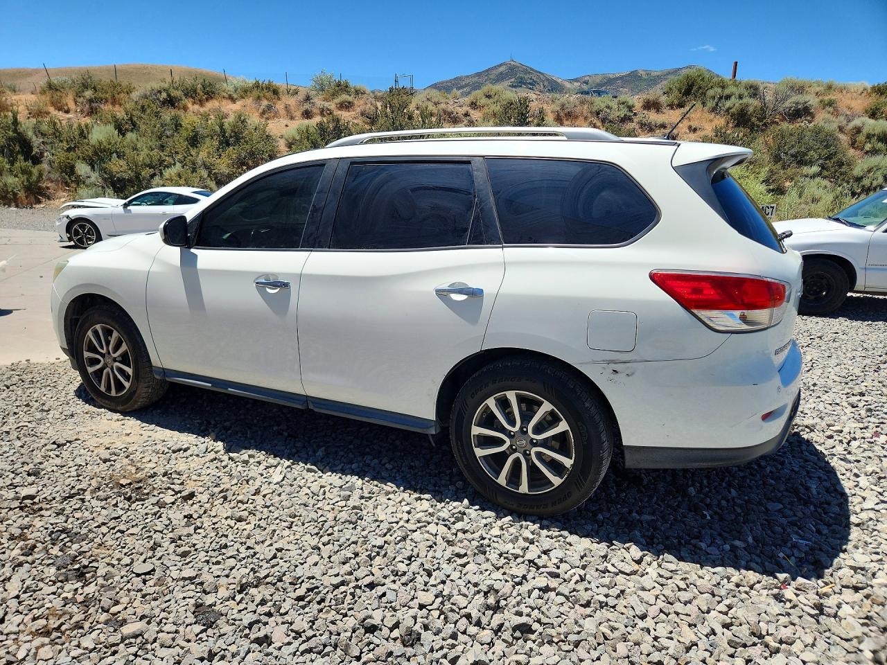 2015 Nissan Pathfinder S/sv/sl/platinum White vin: 5N1AR2MM9FC663623