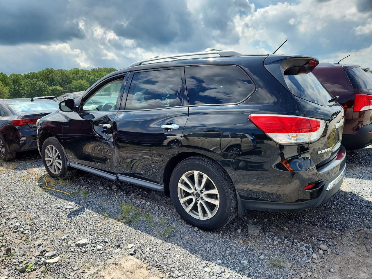2015 Nissan Pathfinder S Черный vin: 5N1AR2MM9FC695214