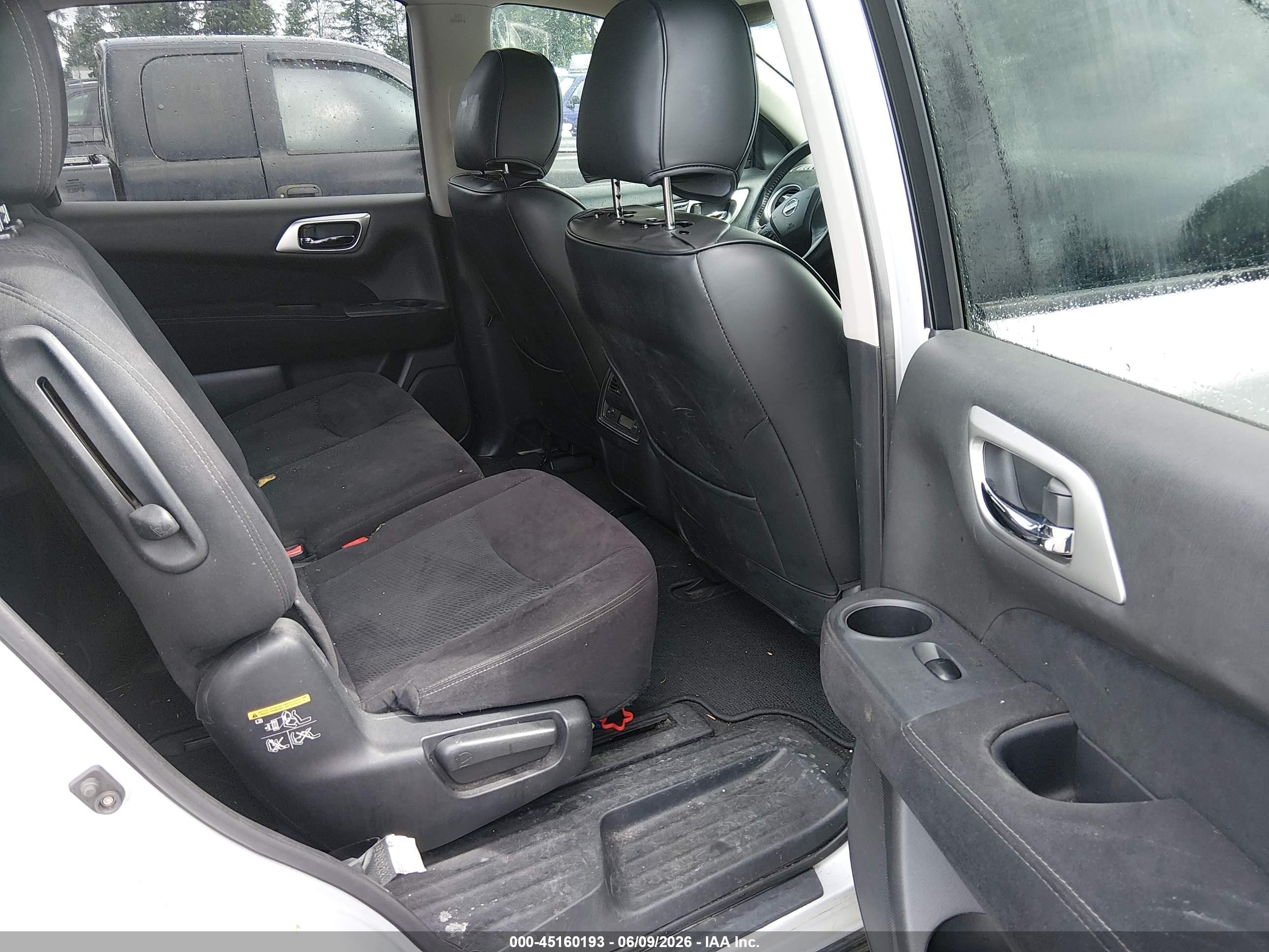 2013 Nissan Pathfinder Sv Silver vin: 5N1AR2MMXDC611091