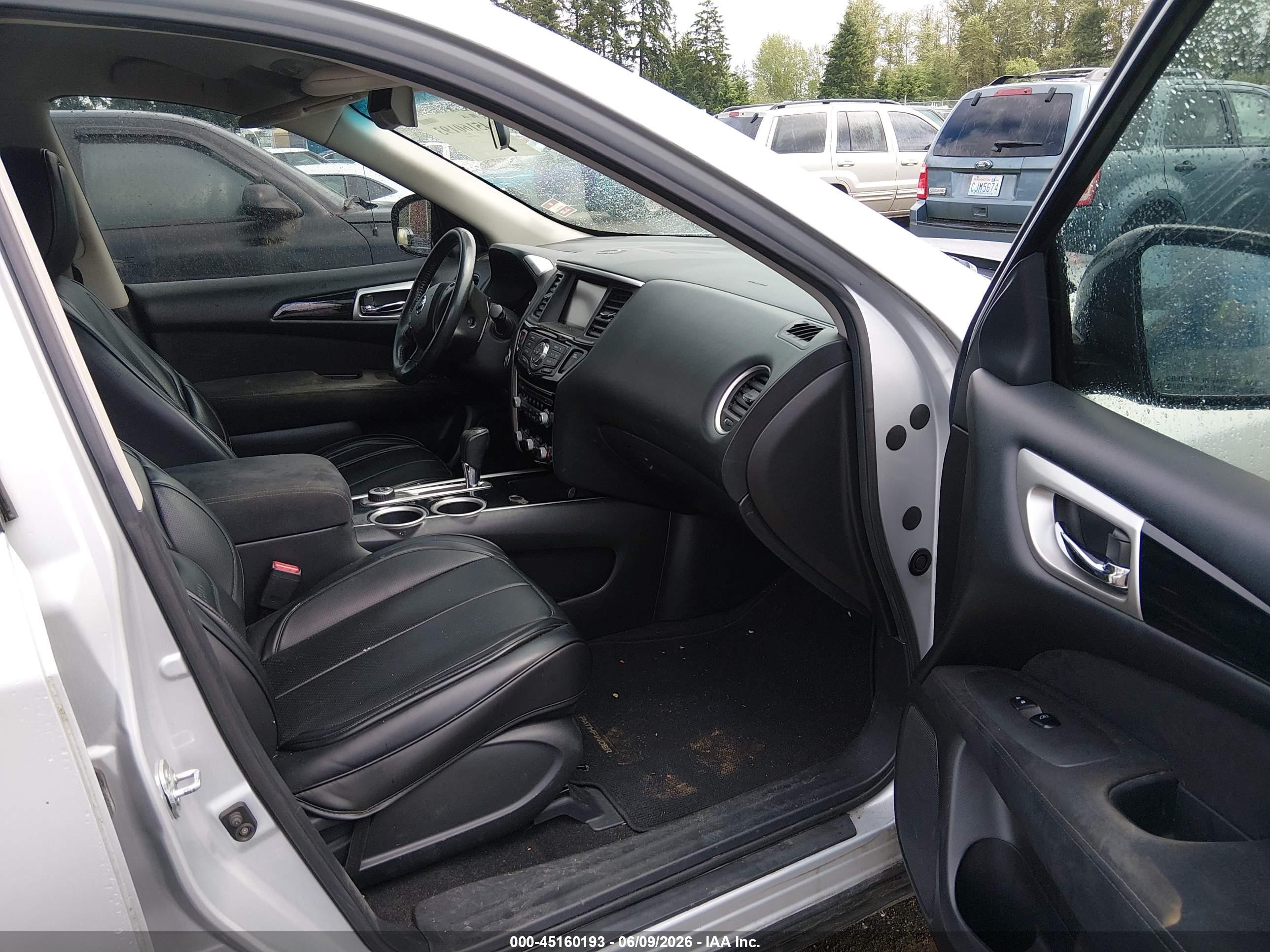 2013 Nissan Pathfinder Sv Silver vin: 5N1AR2MMXDC611091
