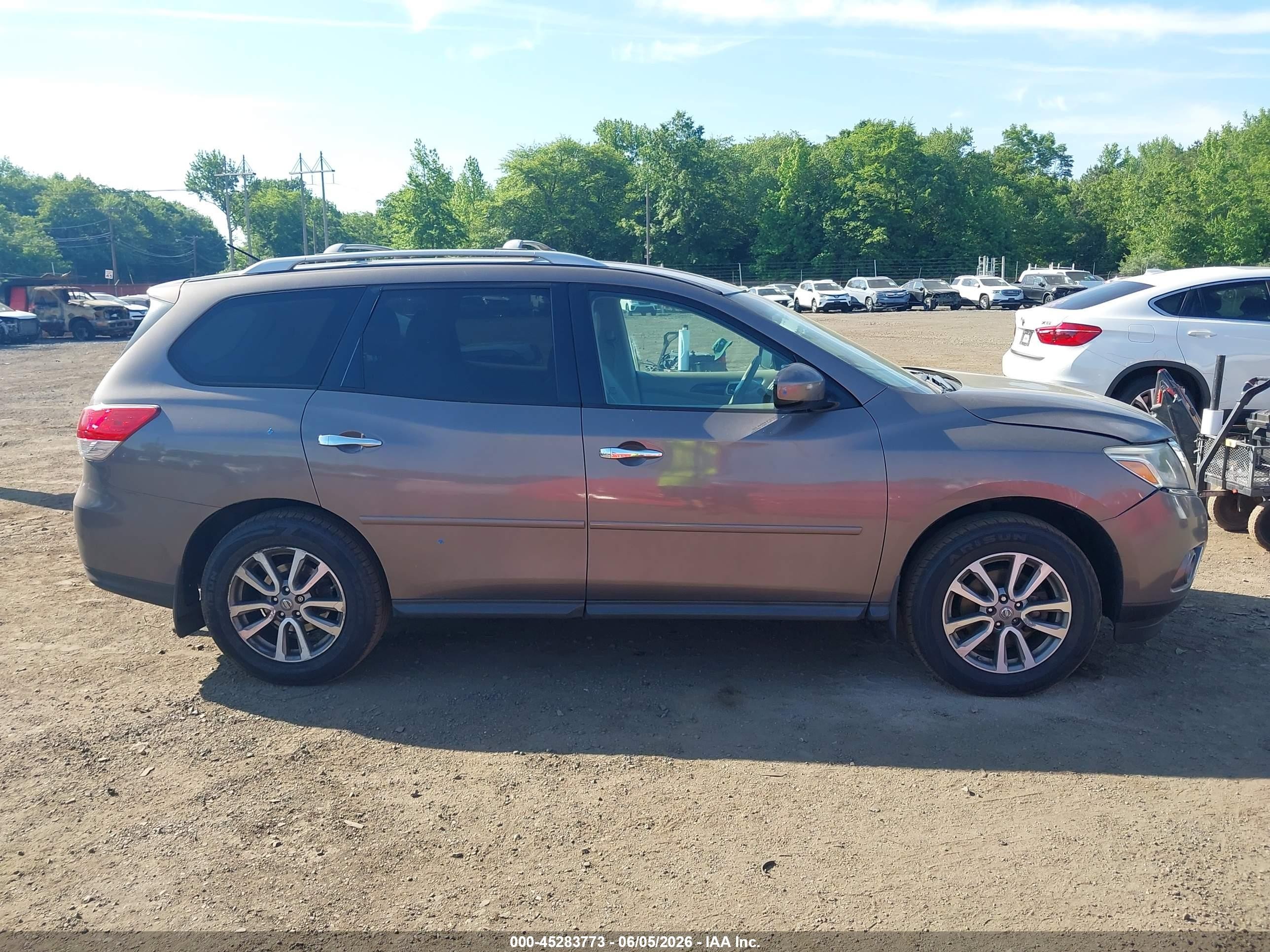 2013 Nissan Pathfinder Sv Gray vin: 5N1AR2MMXDC624522