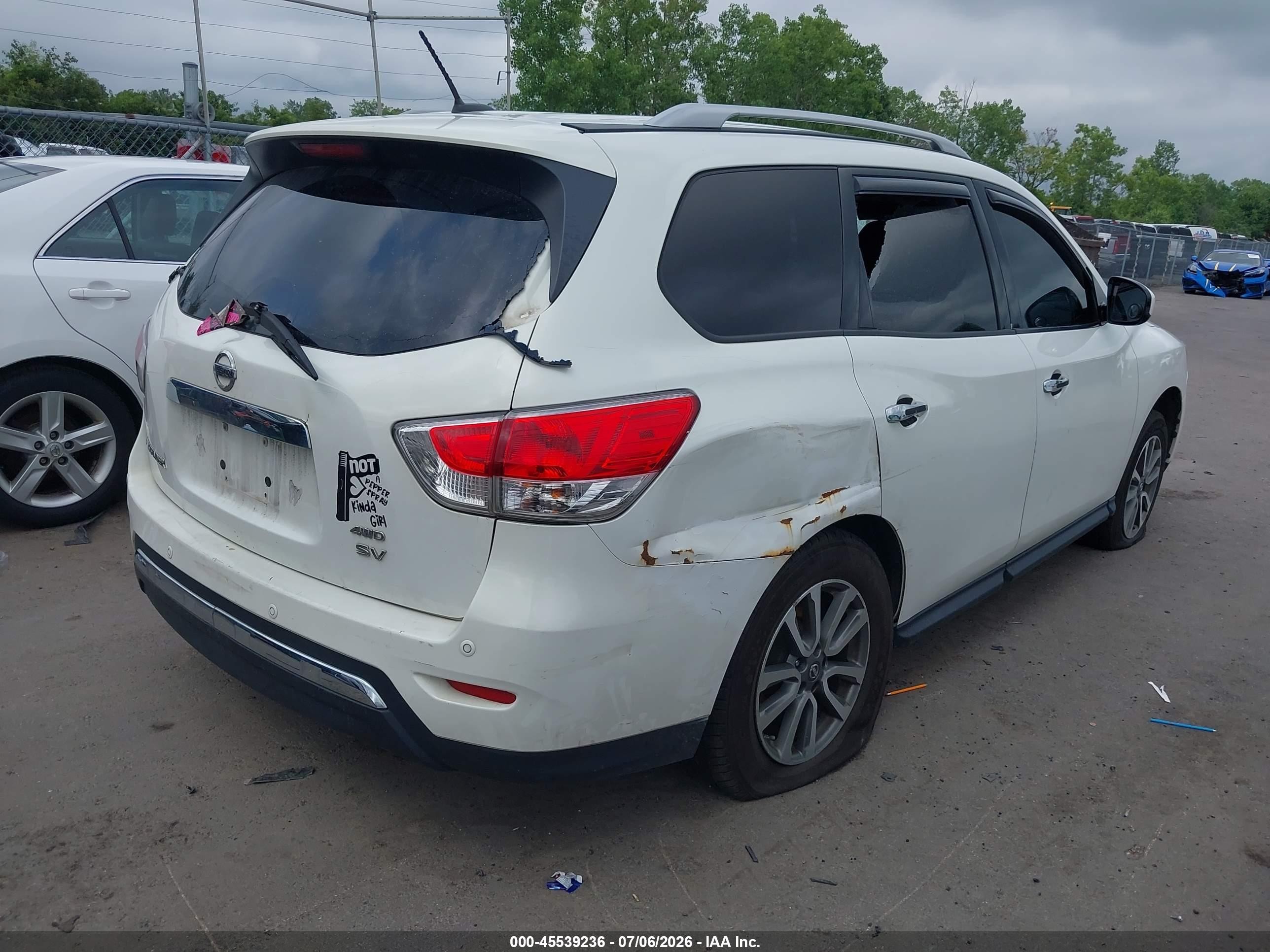 2013 Nissan Pathfinder Sv White vin: 5N1AR2MMXDC634533