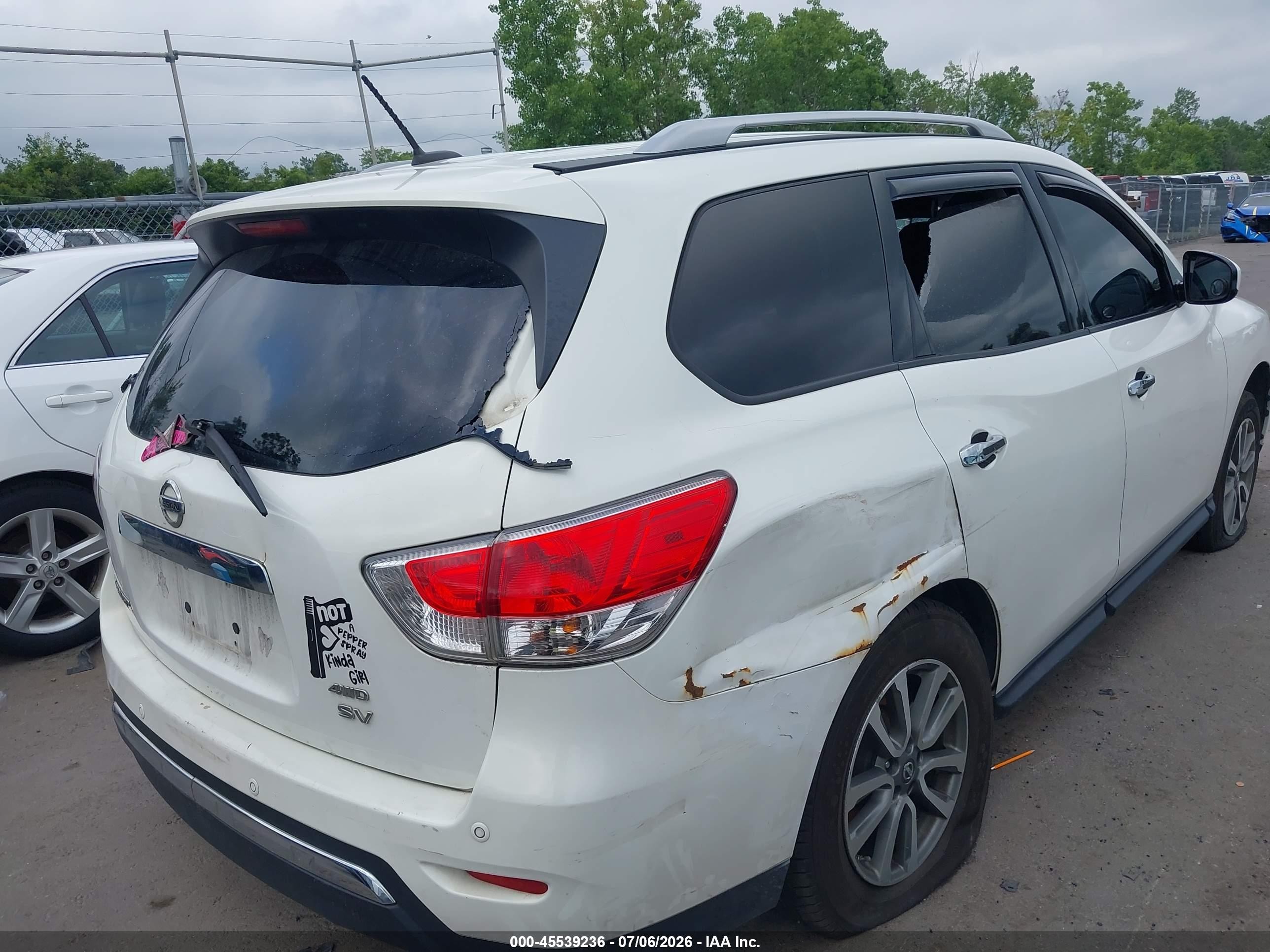 2013 Nissan Pathfinder Sv White vin: 5N1AR2MMXDC634533