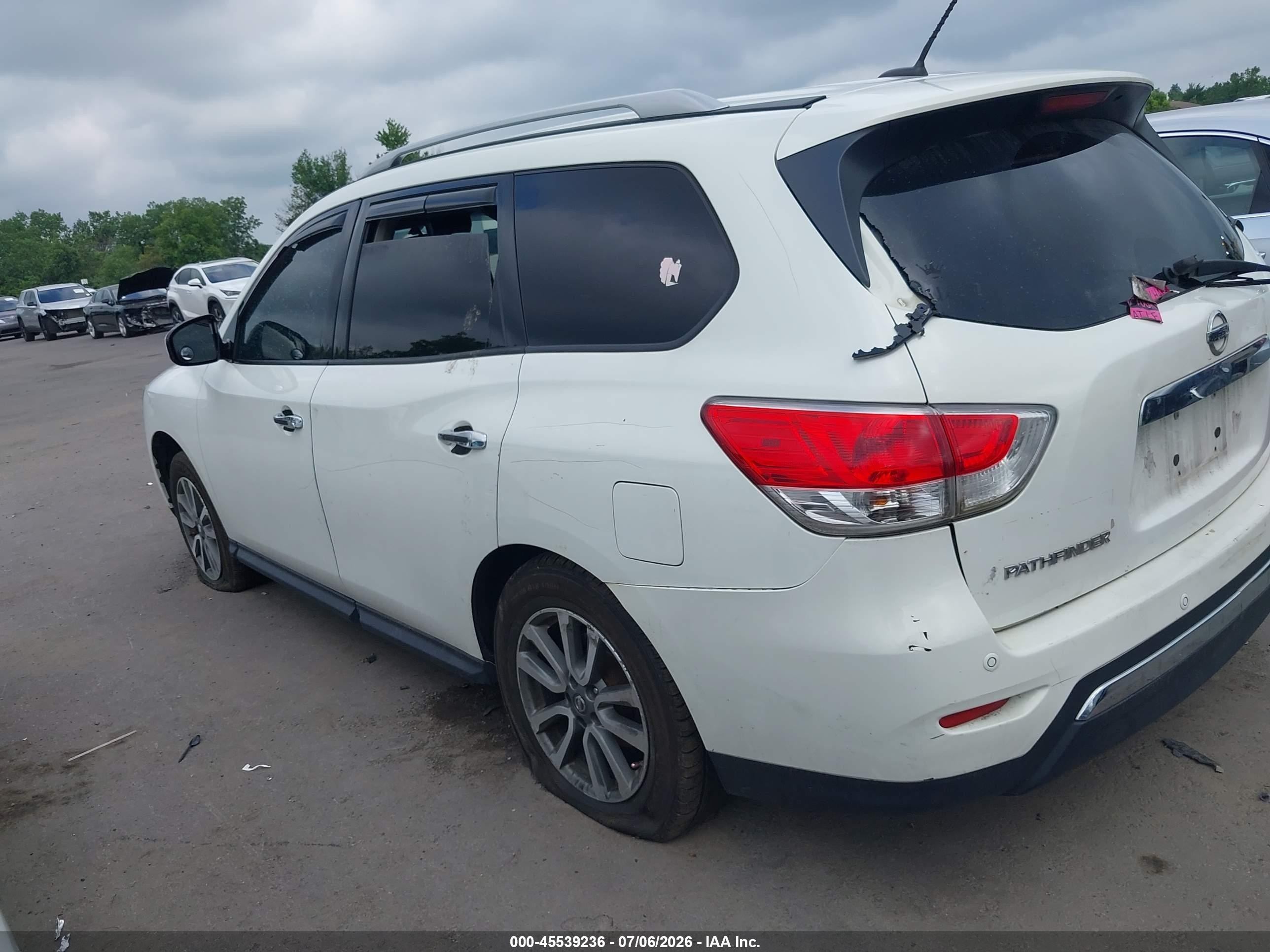 2013 Nissan Pathfinder Sv White vin: 5N1AR2MMXDC634533