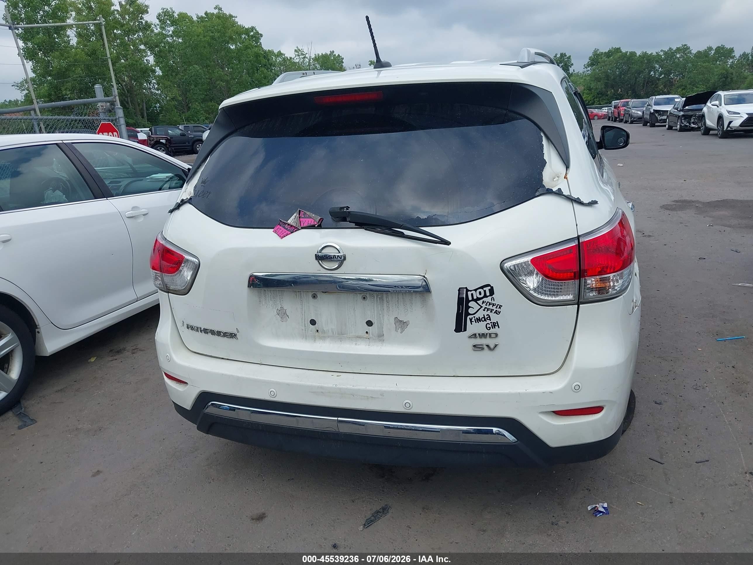 2013 Nissan Pathfinder Sv White vin: 5N1AR2MMXDC634533