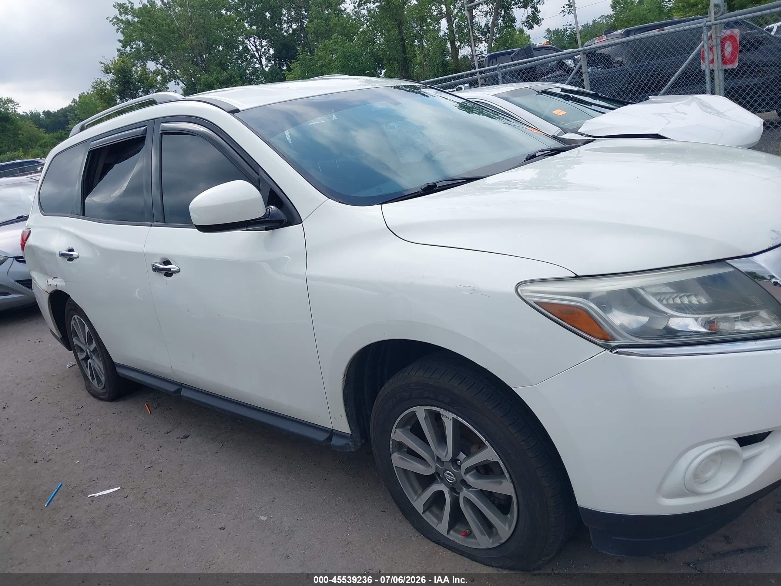 2013 Nissan Pathfinder Sv White vin: 5N1AR2MMXDC634533