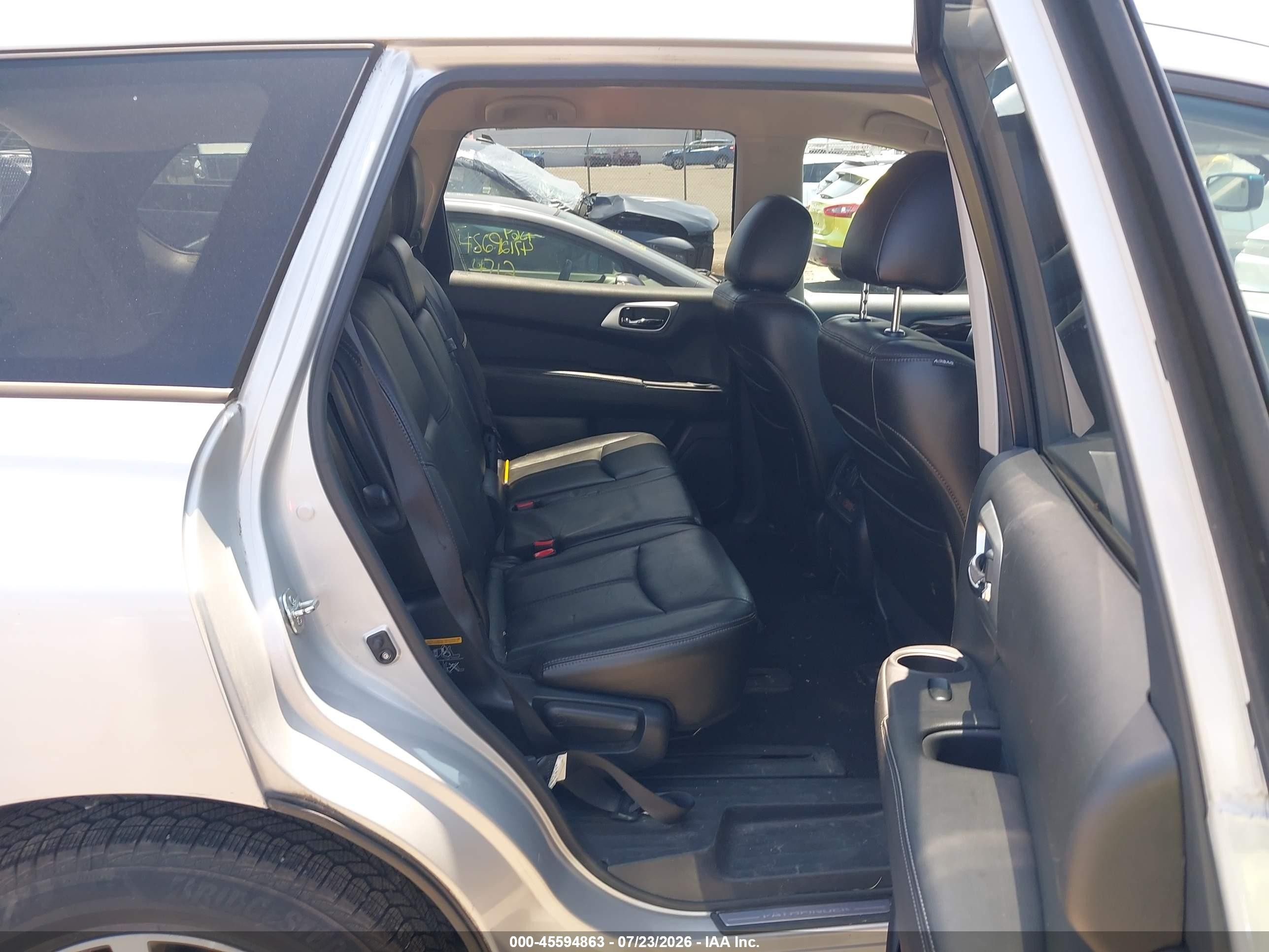 2013 Nissan Pathfinder Sl Silver vin: 5N1AR2MMXDC636752