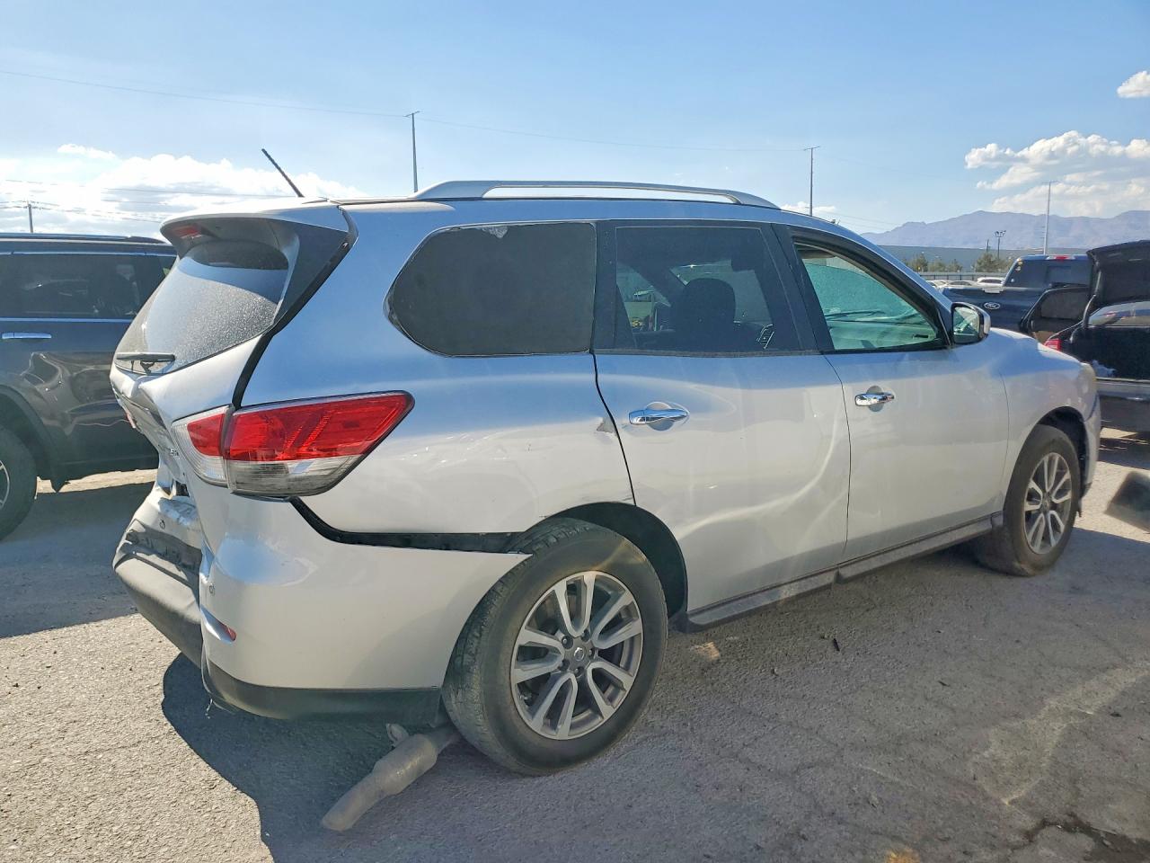 2013 Nissan Pathfinder S Silver vin: 5N1AR2MMXDC668035