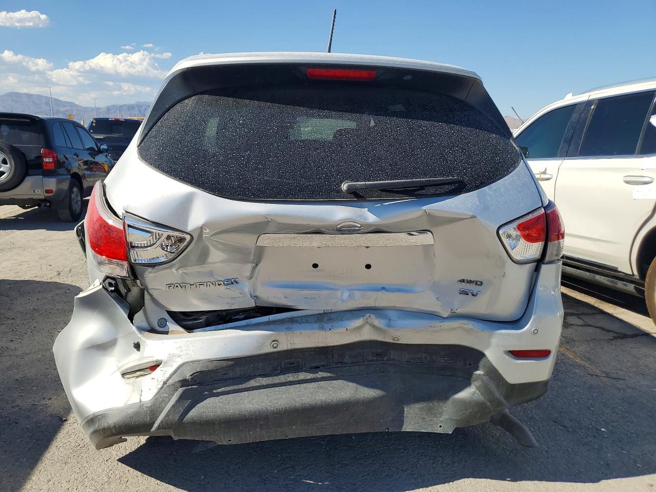 2013 Nissan Pathfinder S Silver vin: 5N1AR2MMXDC668035