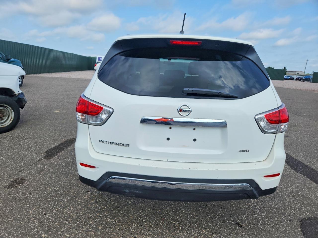 2013 Nissan Pathfinder S White vin: 5N1AR2MMXDC672750
