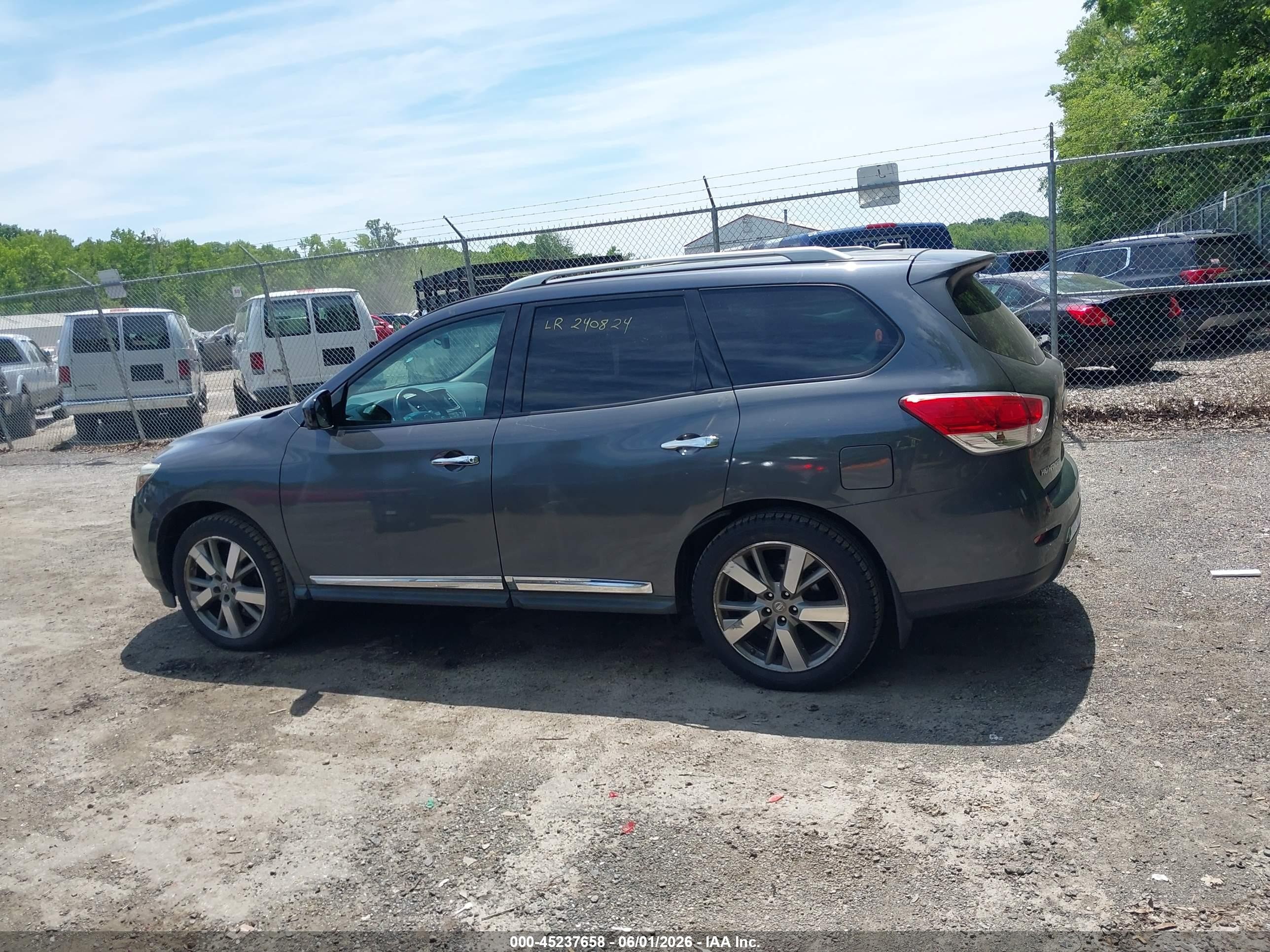 2014 Nissan Pathfinder Platinum Gray vin: 5N1AR2MMXEC624523