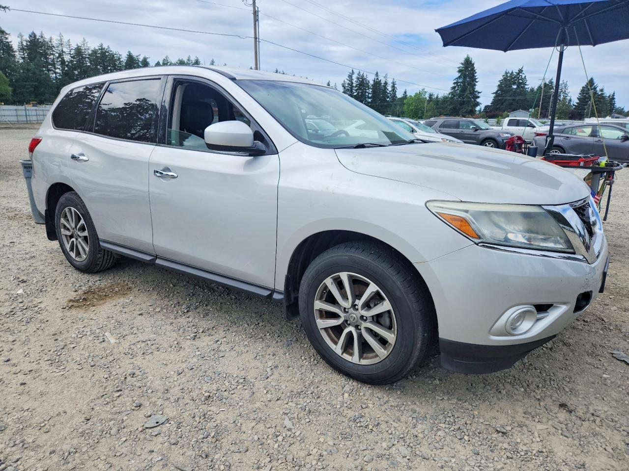 2014 Nissan Pathfinder S Silver vin: 5N1AR2MMXEC692997