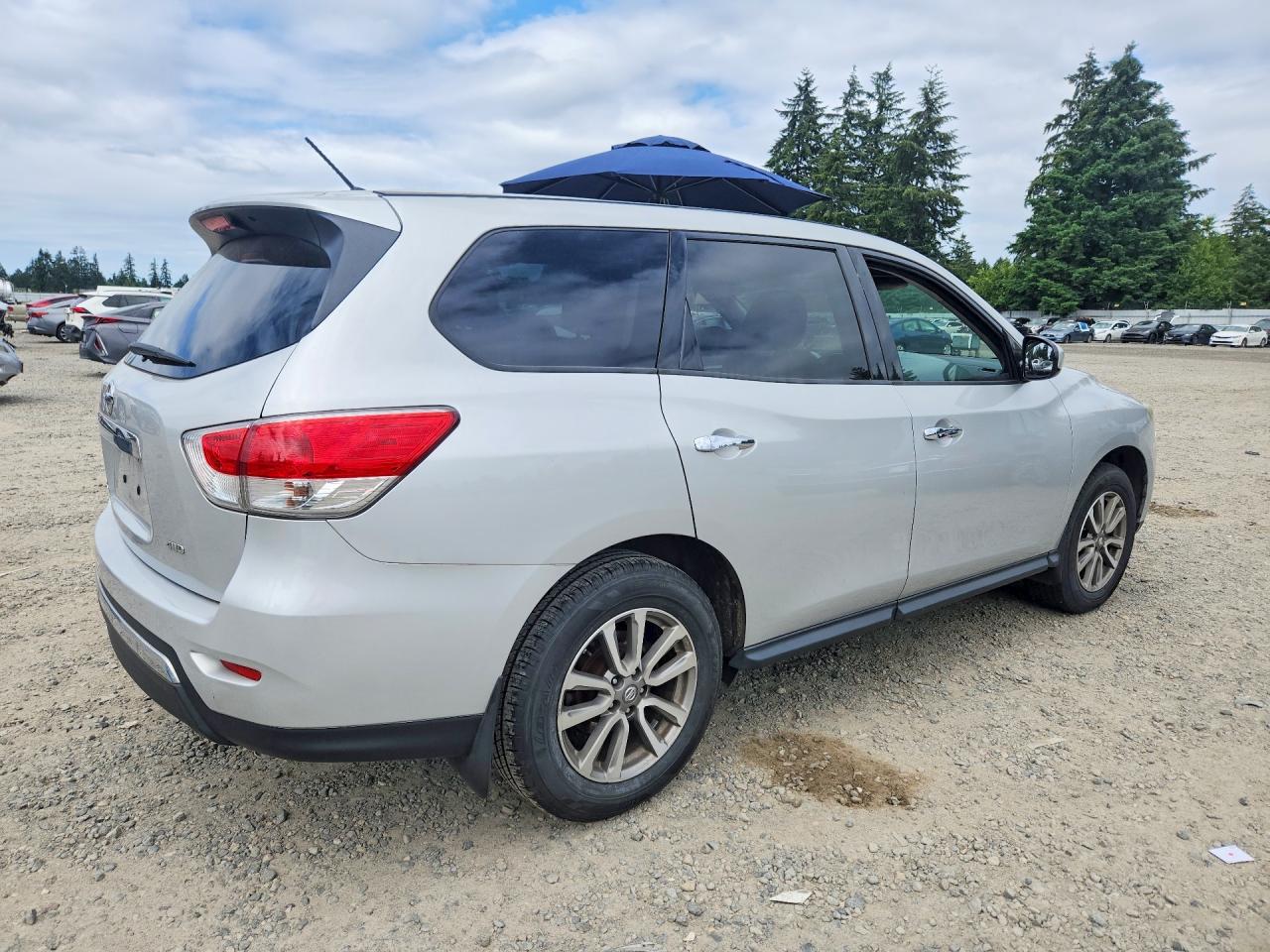 2014 Nissan Pathfinder S Silver vin: 5N1AR2MMXEC692997