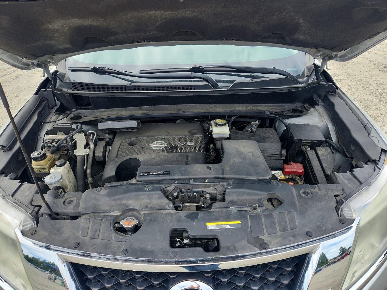 2014 Nissan Pathfinder S Silver vin: 5N1AR2MMXEC692997