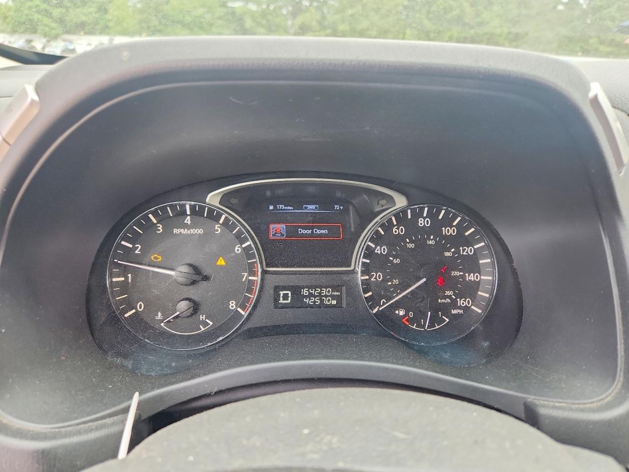 2014 Nissan Pathfinder S Silver vin: 5N1AR2MMXEC692997