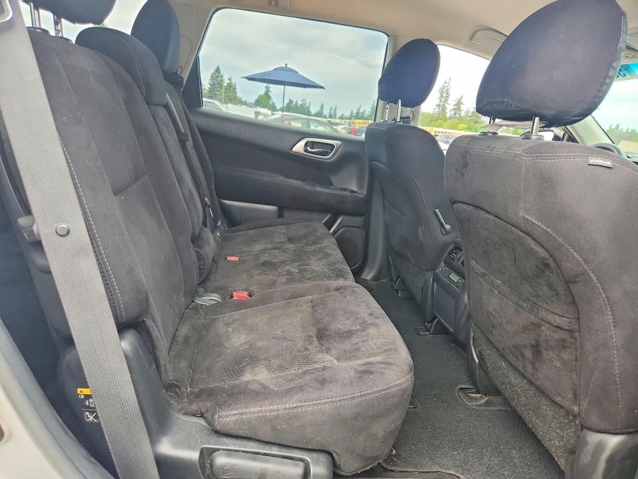 2014 Nissan Pathfinder S Silver vin: 5N1AR2MMXEC692997