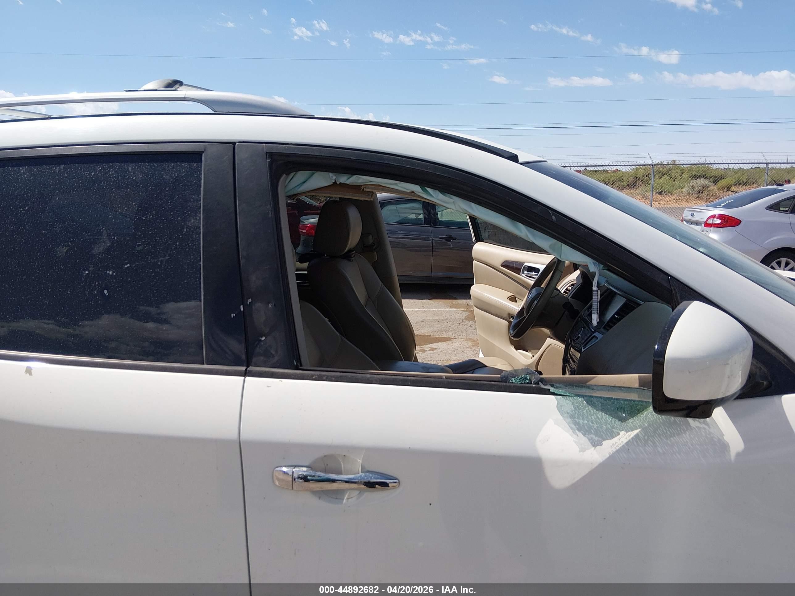 2014 Nissan Pathfinder Platinum Белый vin: 5N1AR2MMXEC697424