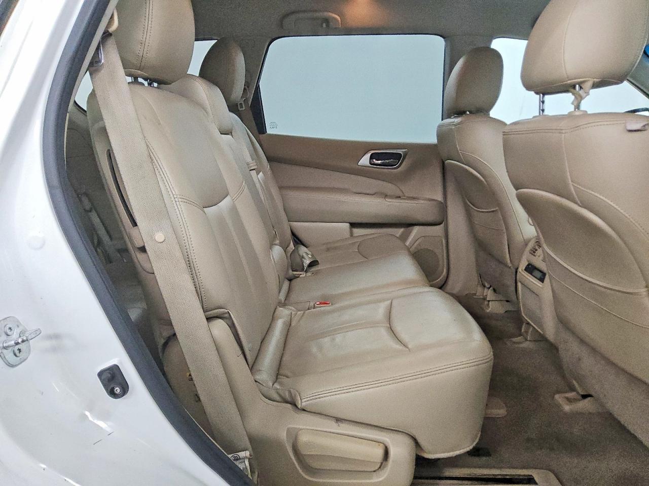 2014 Nissan Pathfinder Sv White vin: 5N1AR2MMXEC715114