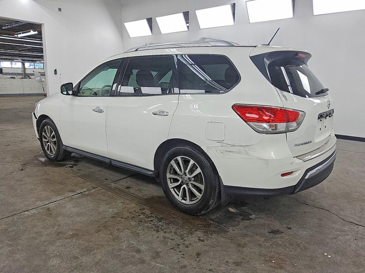 2014 Nissan Pathfinder Sv White vin: 5N1AR2MMXEC715114