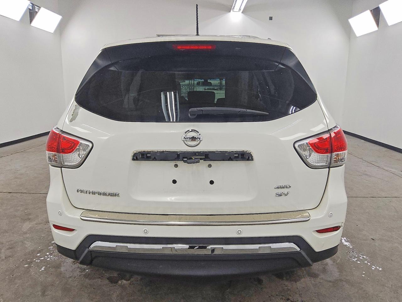 2014 Nissan Pathfinder Sv White vin: 5N1AR2MMXEC715114