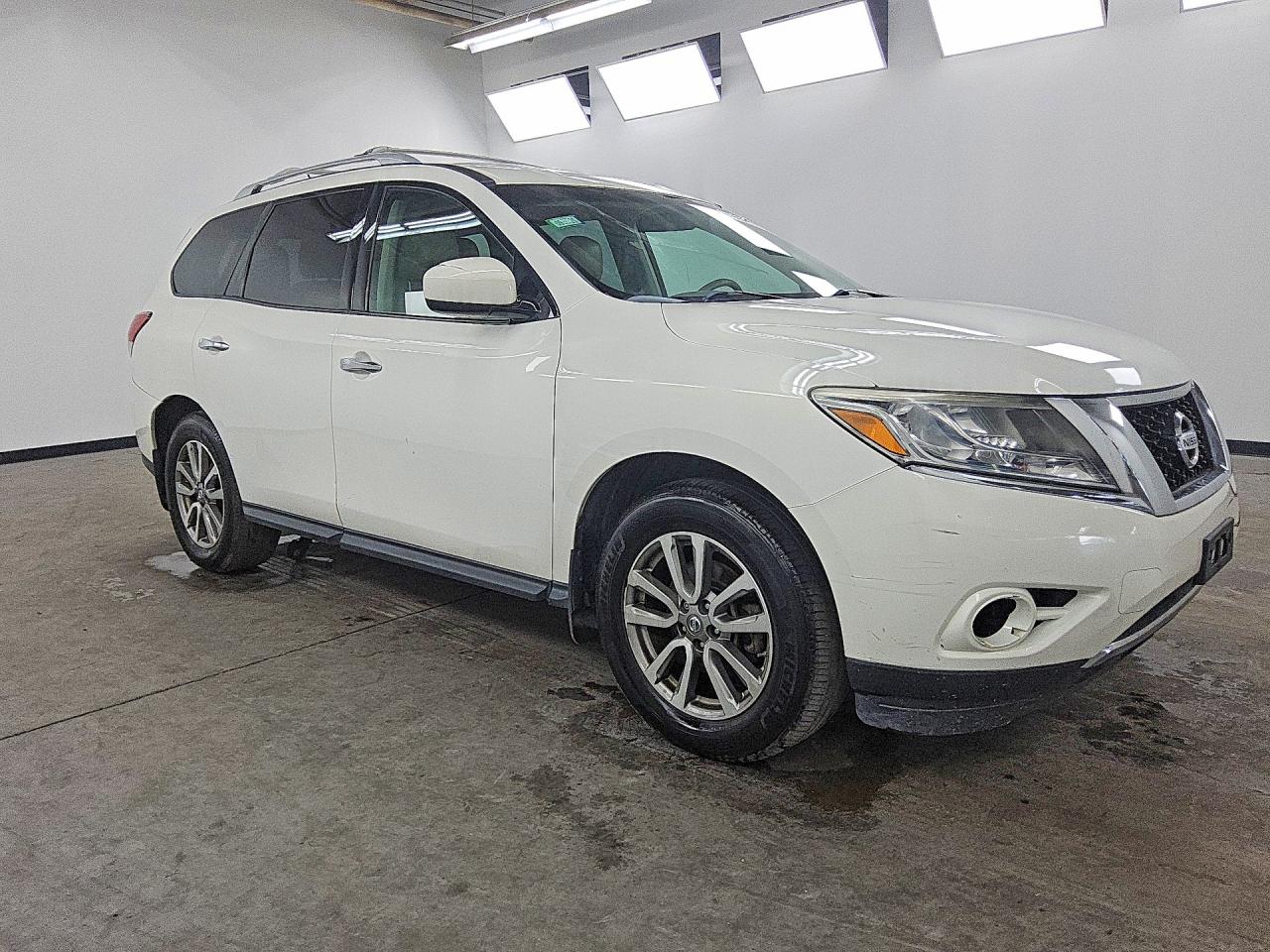 2014 Nissan Pathfinder Sv White vin: 5N1AR2MMXEC715114