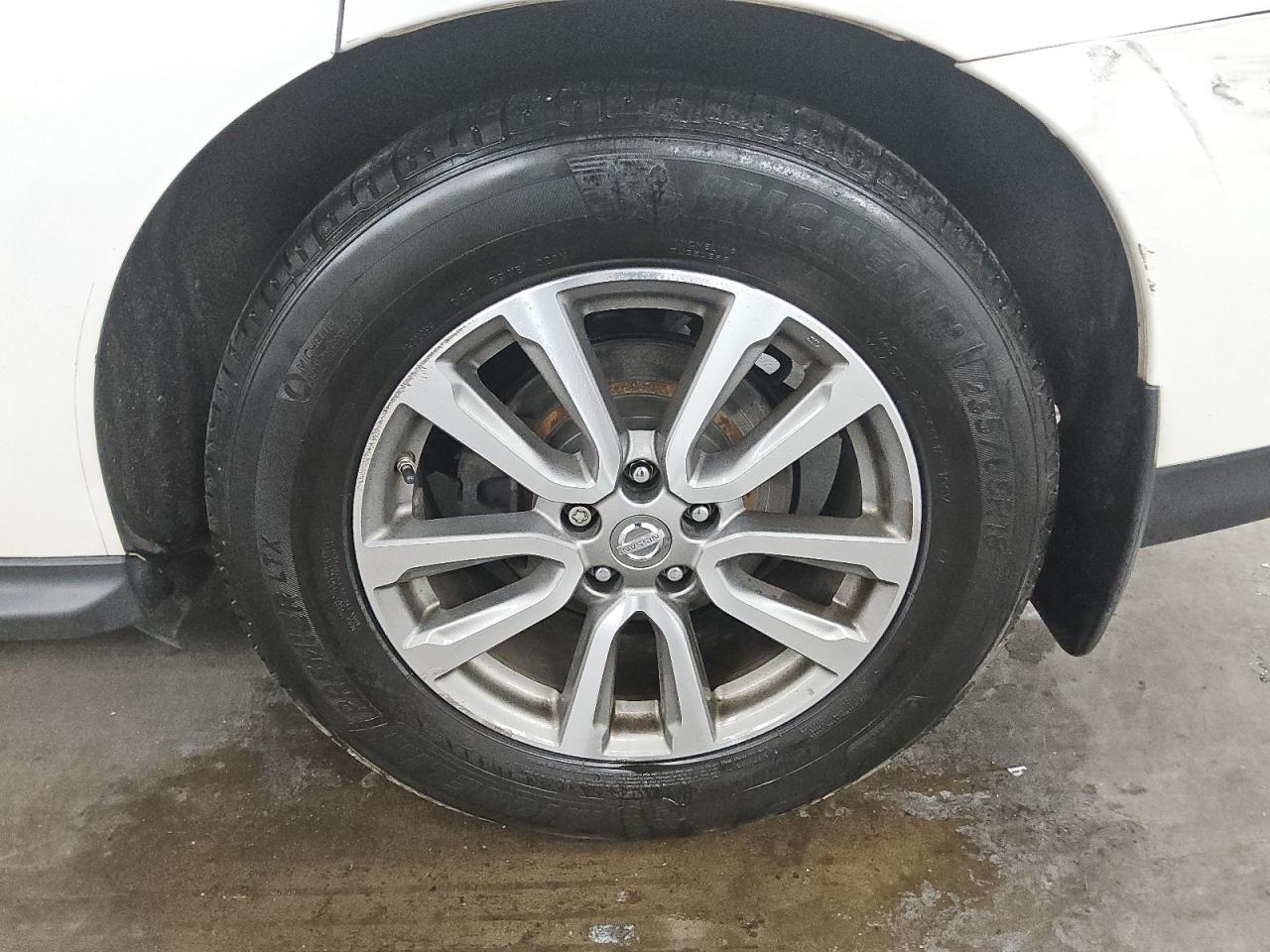 2014 Nissan Pathfinder Sv White vin: 5N1AR2MMXEC715114 Damage: Left Rear Wheel, Curb Rash, 5 To 6 Inches