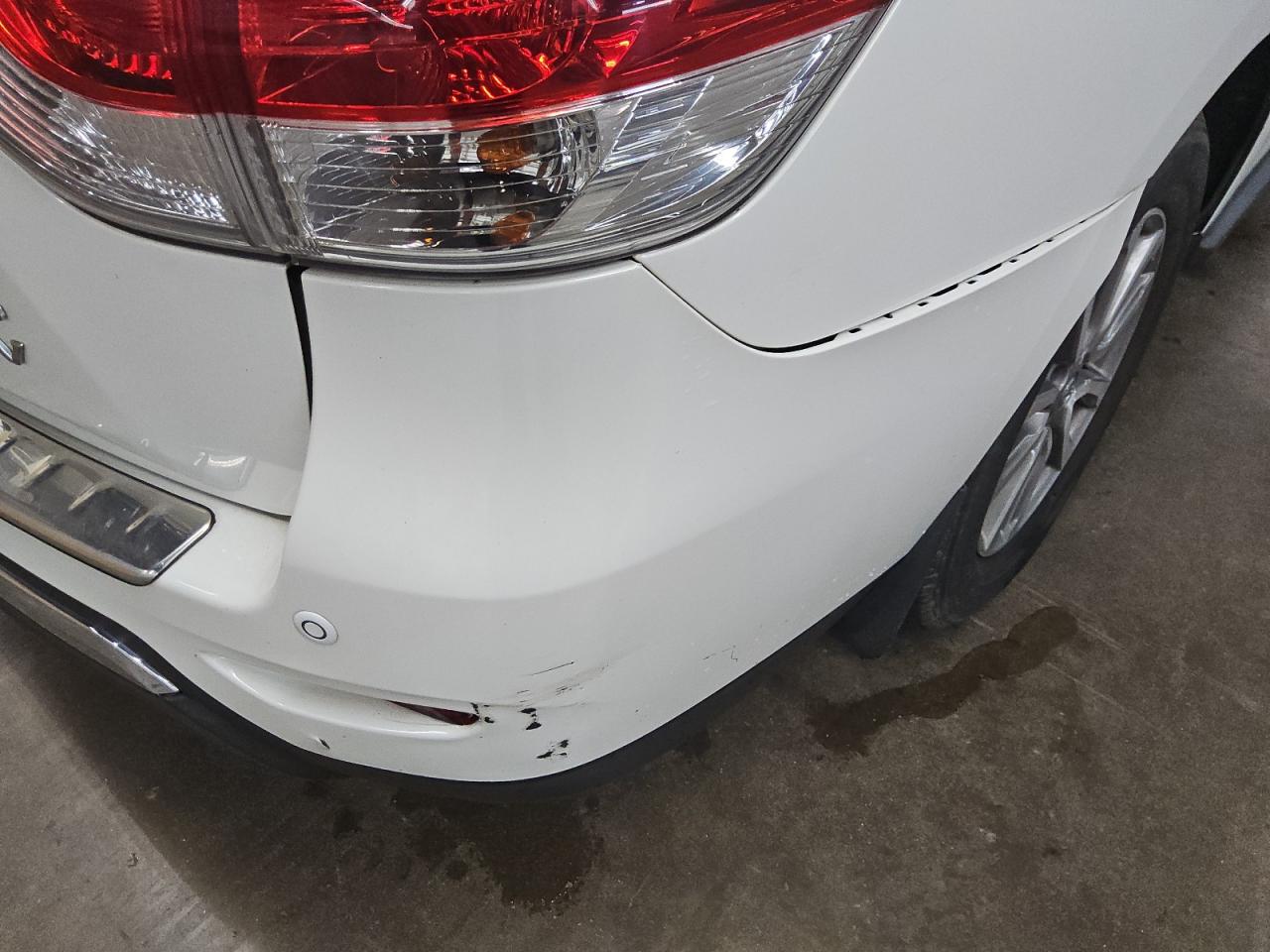 2014 Nissan Pathfinder Sv White vin: 5N1AR2MMXEC715114 Damage: Rear Bumper/Cover, Broken, Replacement Required