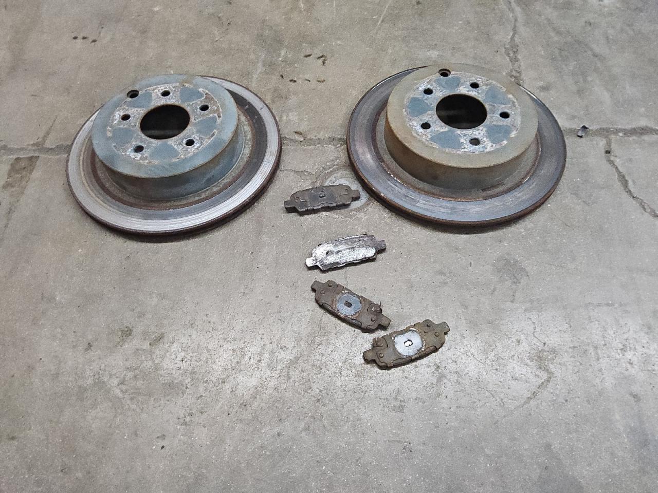 2014 Nissan Pathfinder Sv White vin: 5N1AR2MMXEC715114 Damage: Brakes, Broken, Replacement Required