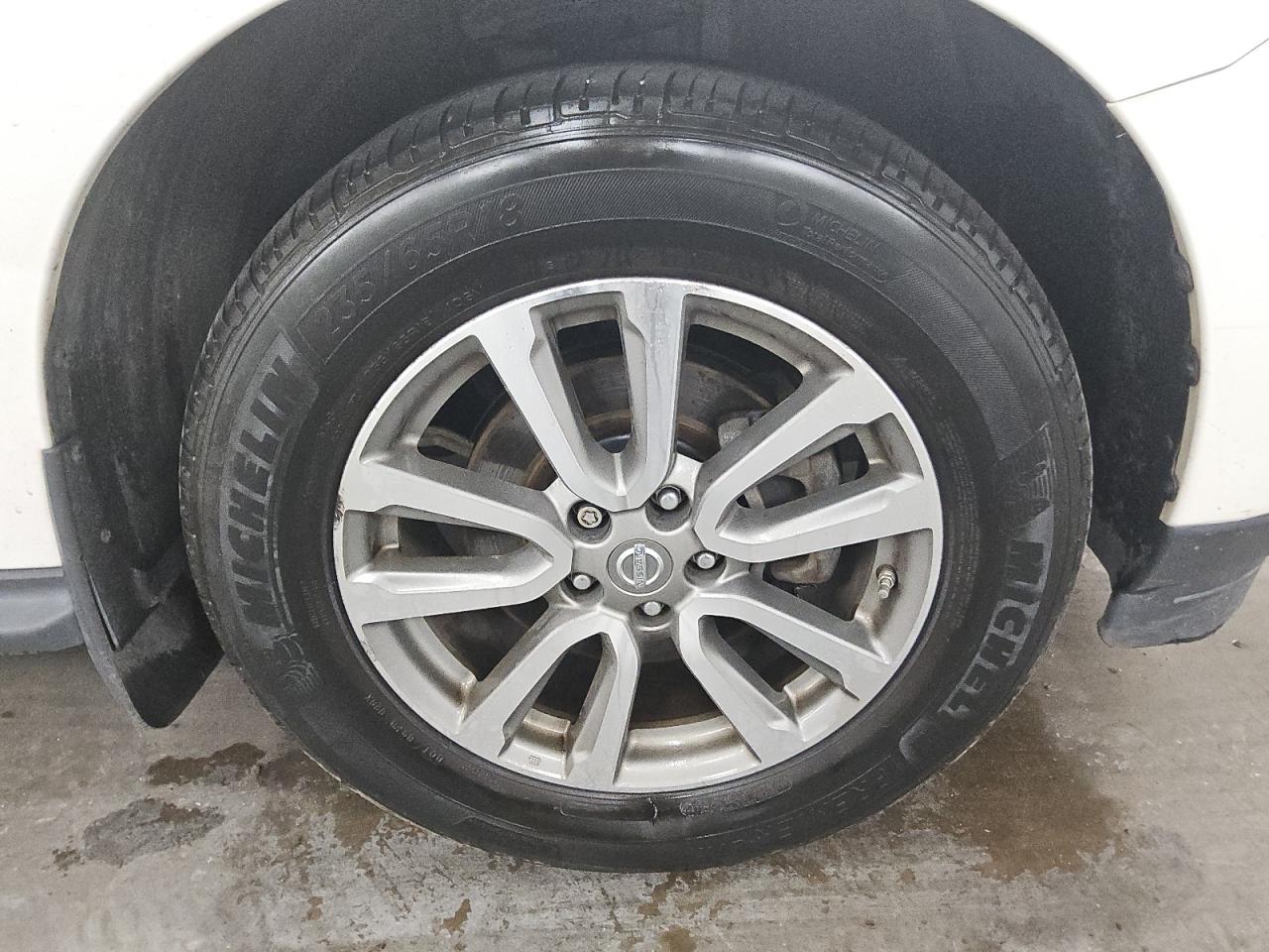 2014 Nissan Pathfinder Sv White vin: 5N1AR2MMXEC715114 Damage: Right Front Wheel, Curb Rash, 1/2 To 1 Inch