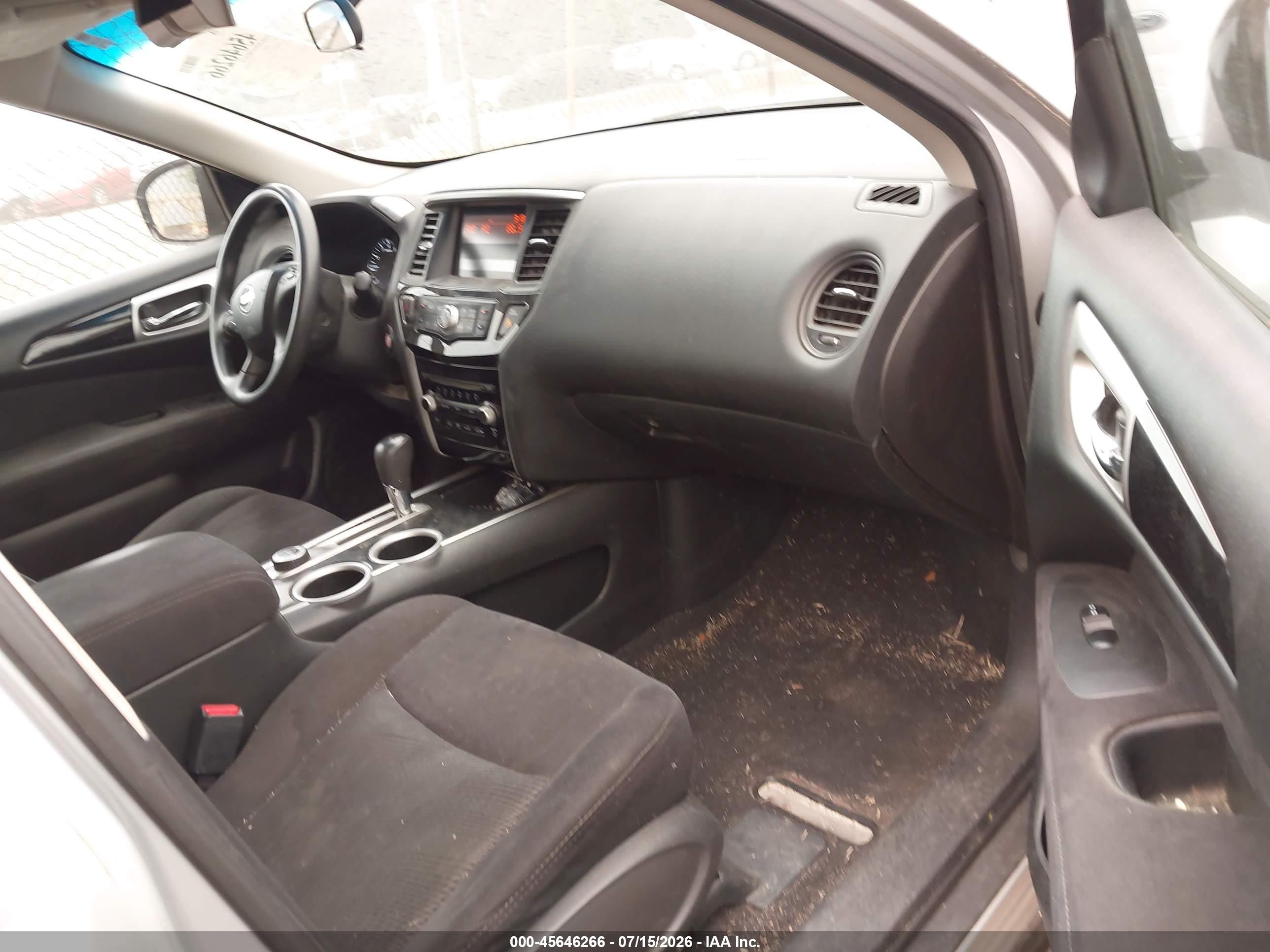 2014 Nissan Pathfinder S Silver vin: 5N1AR2MMXEC734956