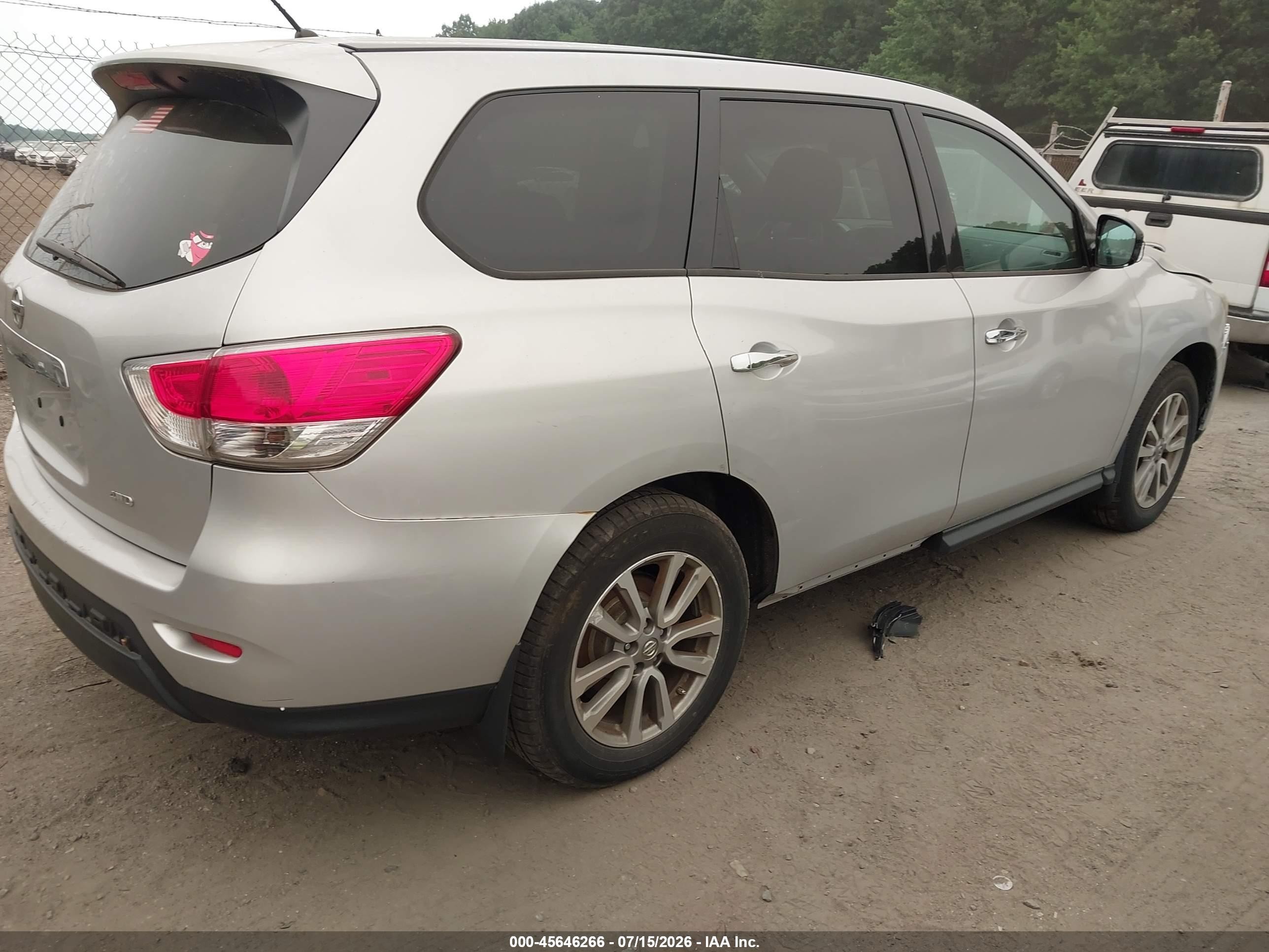2014 Nissan Pathfinder S Silver vin: 5N1AR2MMXEC734956