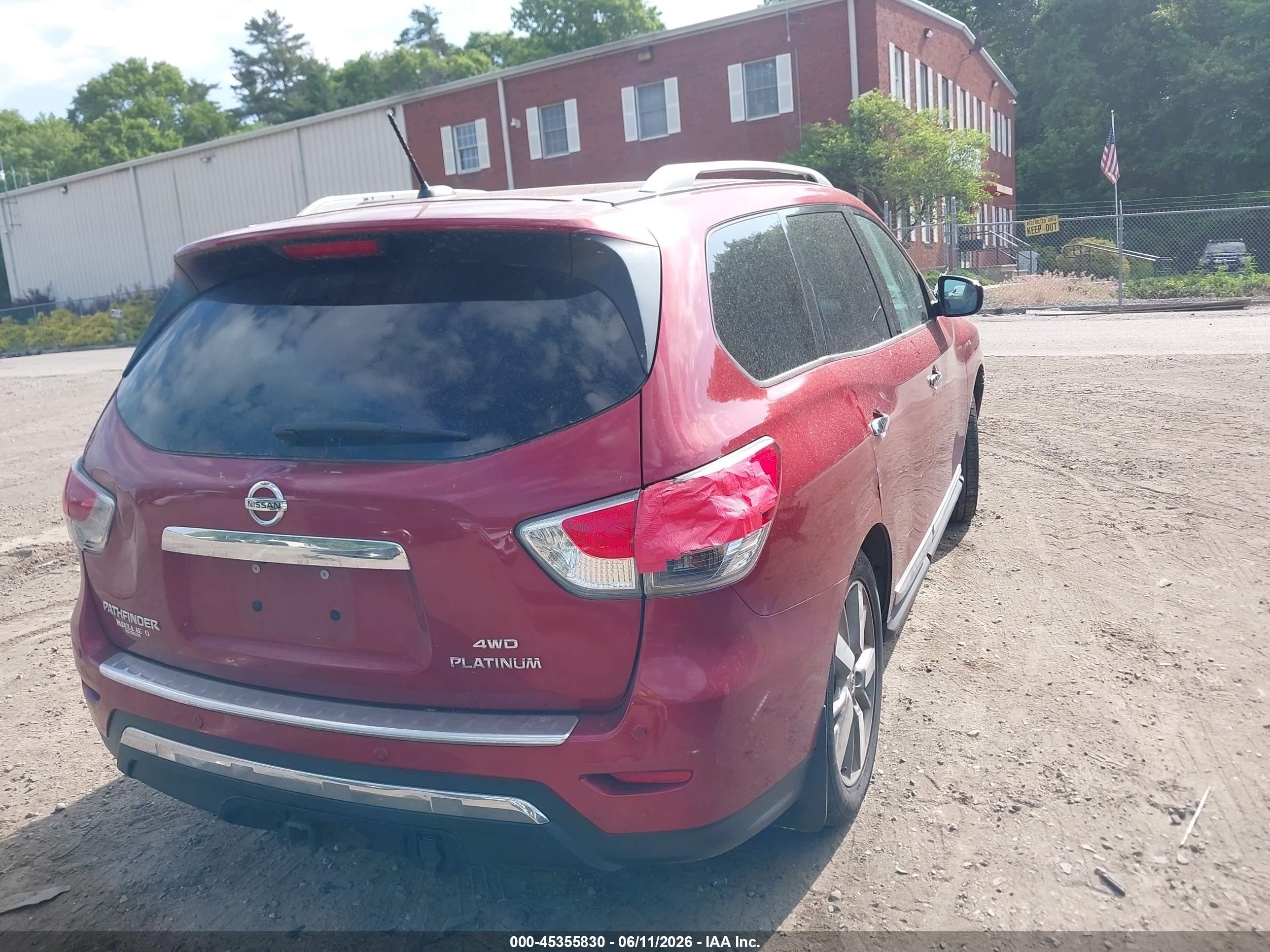 2015 Nissan Pathfinder Platinum Red vin: 5N1AR2MMXFC600451