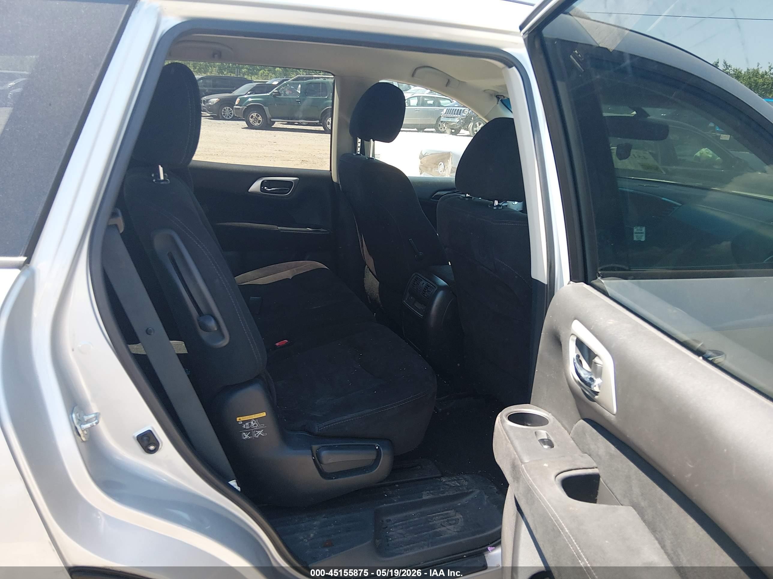 2015 Nissan Pathfinder Sv Silver vin: 5N1AR2MMXFC619159