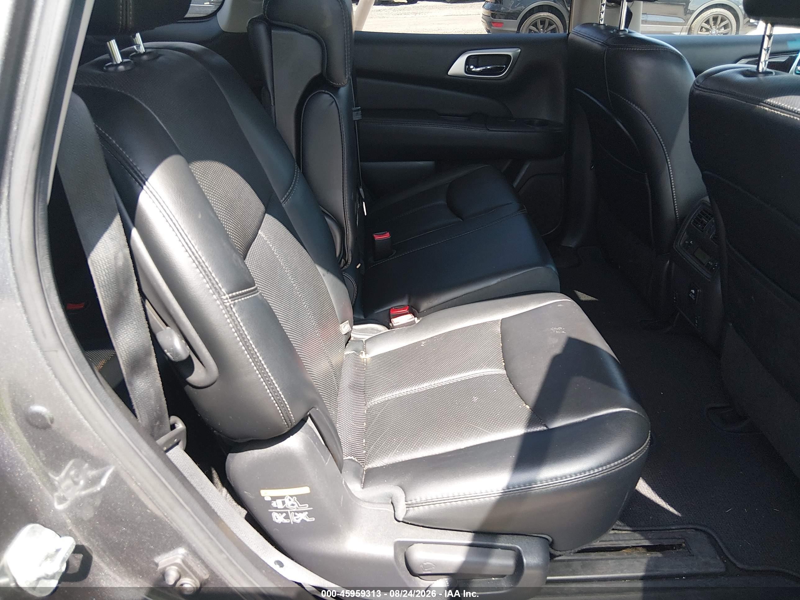 2015 Nissan Pathfinder Platinum Gray vin: 5N1AR2MMXFC631182