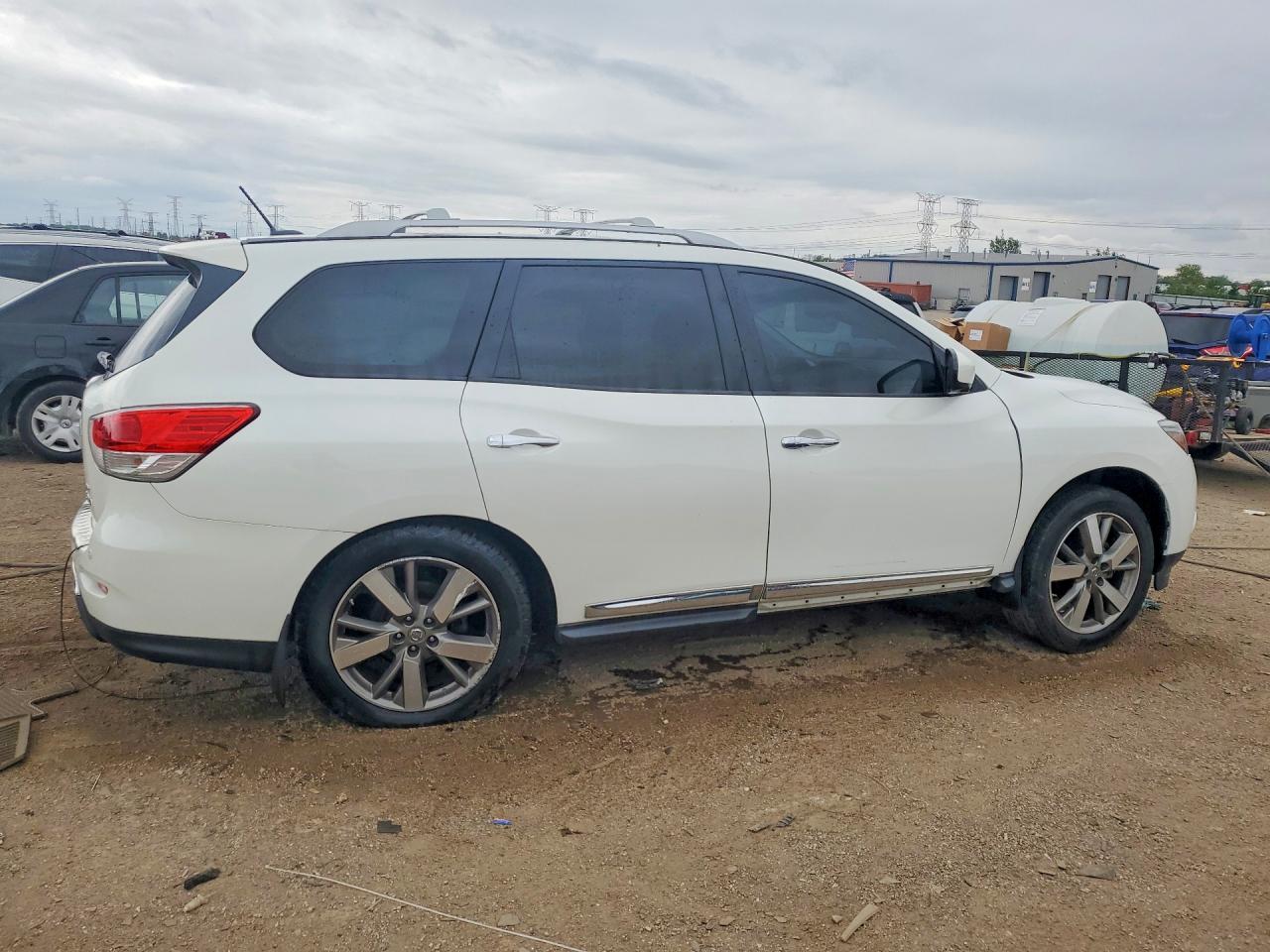 2015 Nissan Pathfinder S White vin: 5N1AR2MMXFC652825