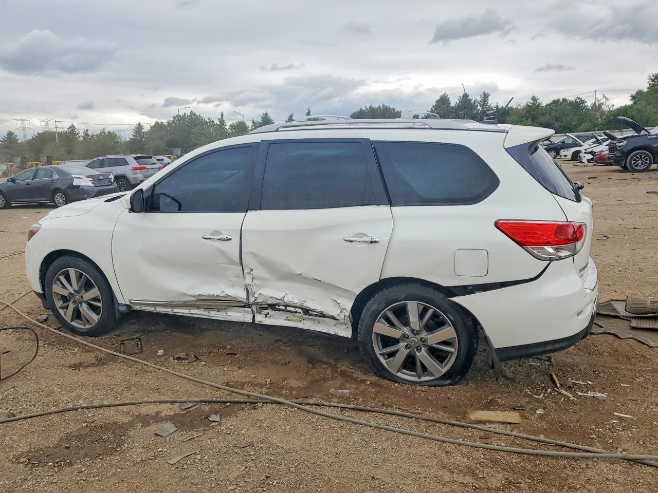 2015 Nissan Pathfinder S White vin: 5N1AR2MMXFC652825