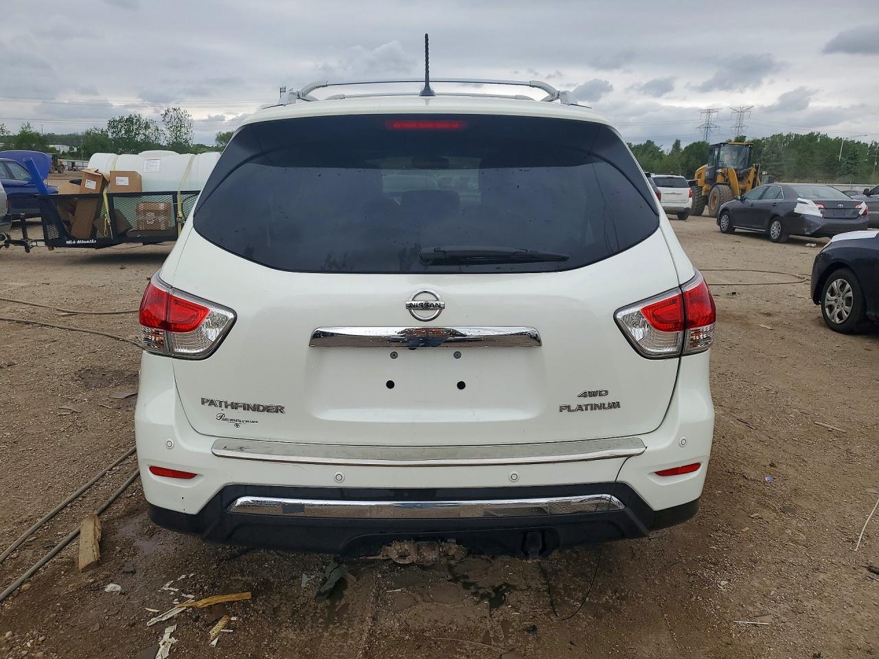 2015 Nissan Pathfinder S White vin: 5N1AR2MMXFC652825