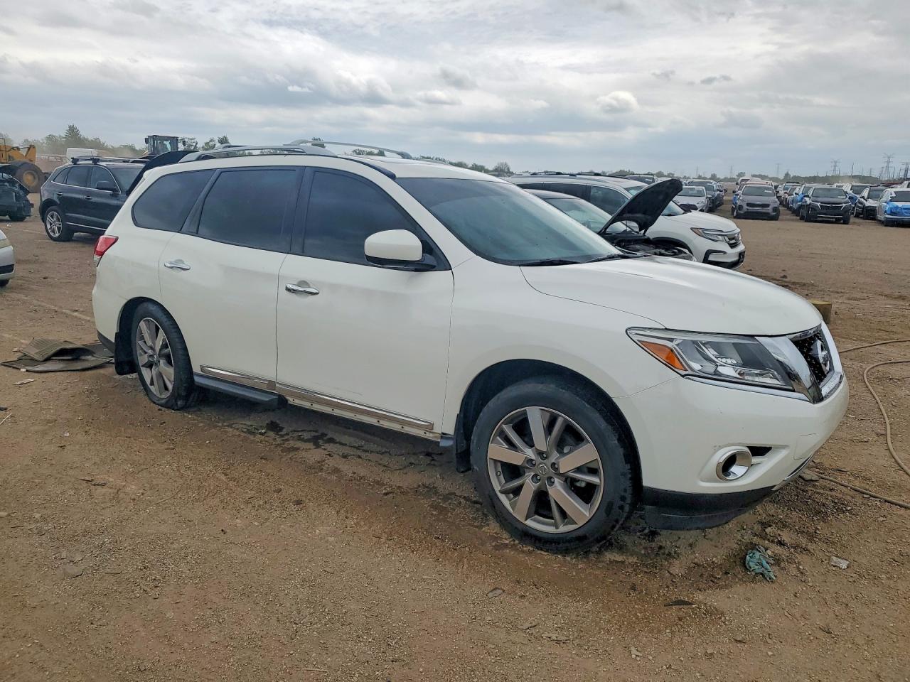 2015 Nissan Pathfinder S White vin: 5N1AR2MMXFC652825