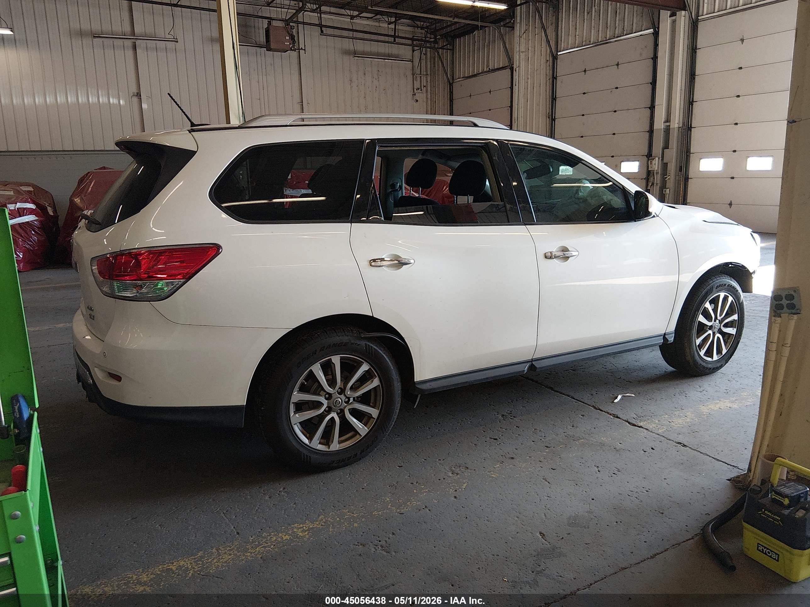 2015 Nissan Pathfinder Sv White vin: 5N1AR2MMXFC698915