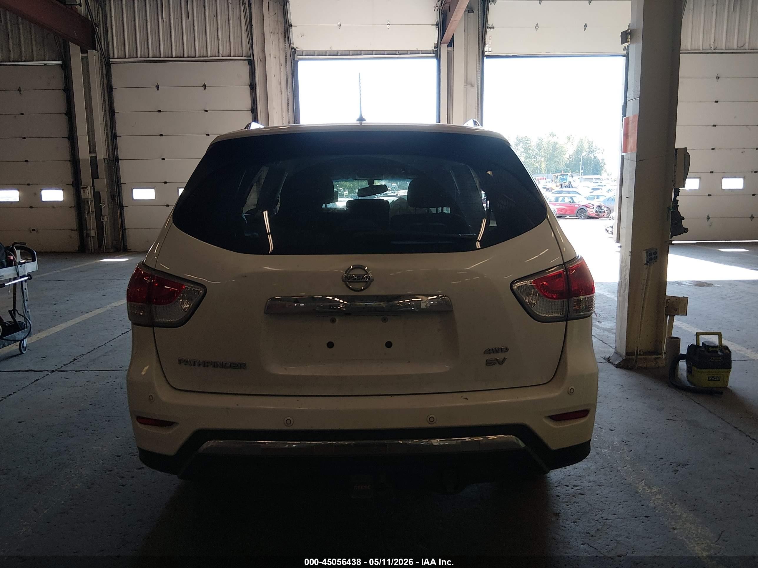 2015 Nissan Pathfinder Sv White vin: 5N1AR2MMXFC698915