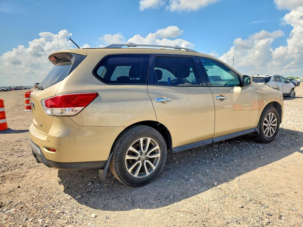 2013 Nissan Pathfinder S Gold vin: 5N1AR2MN0DC680235