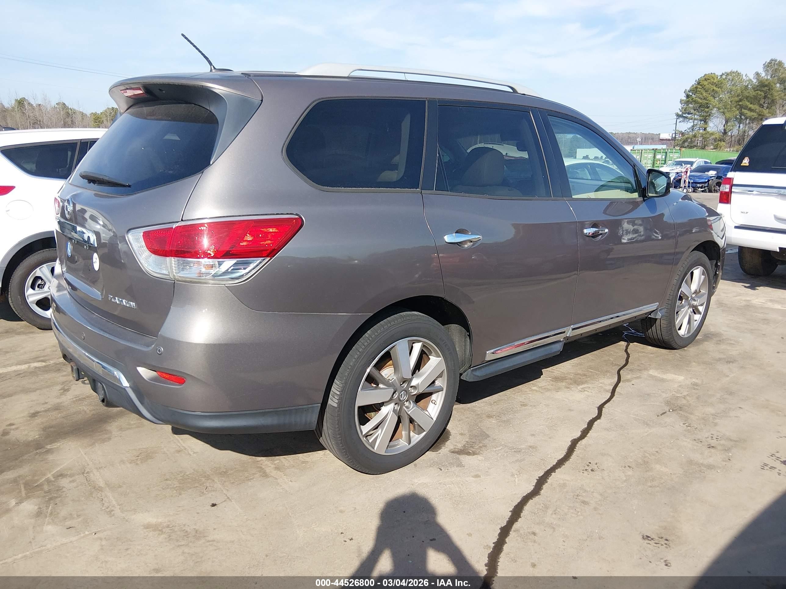 2014 Nissan Pathfinder Platinum/s/sl/sv Золотой vin: 5N1AR2MN0EC677921