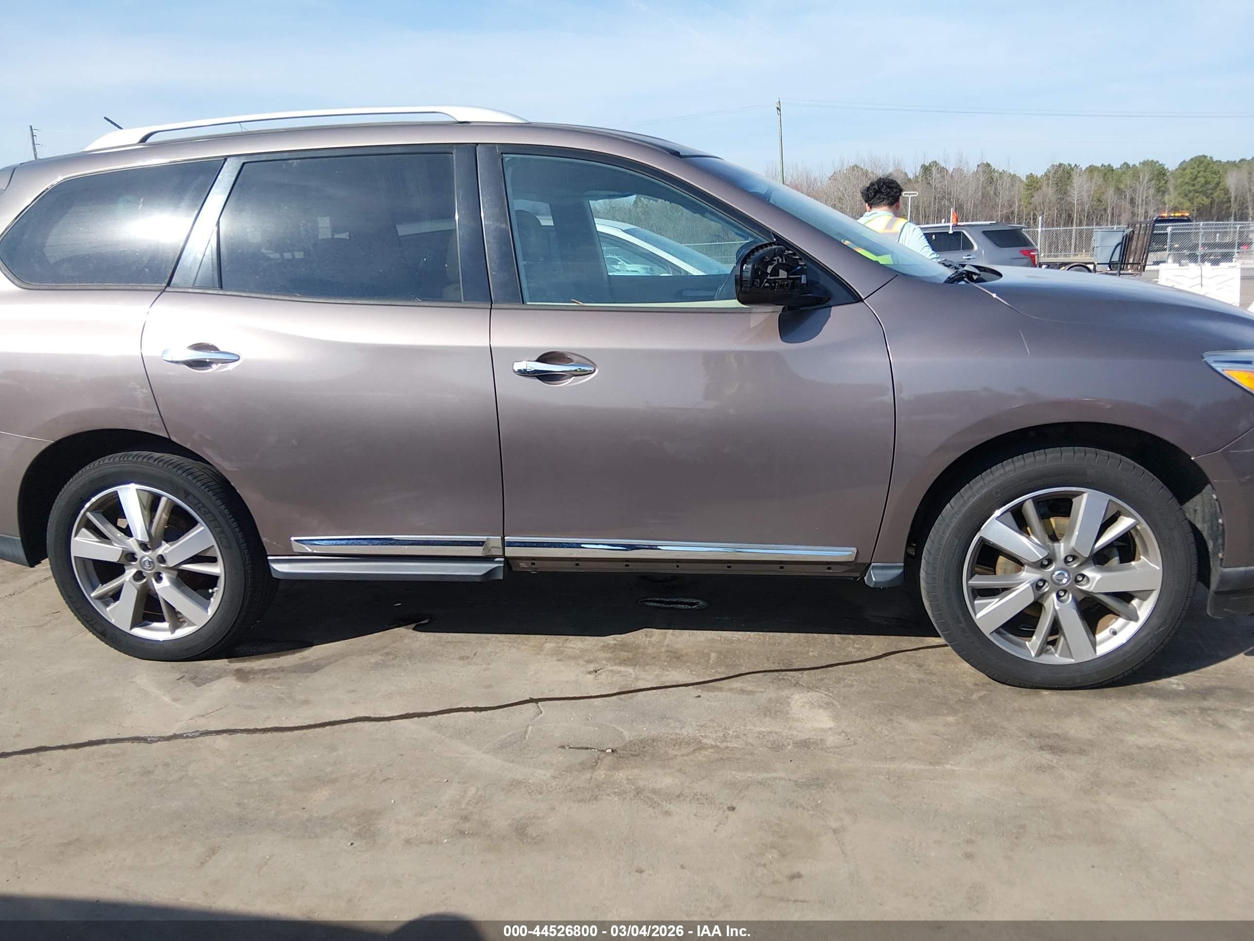 2014 Nissan Pathfinder Platinum/s/sl/sv Золотой vin: 5N1AR2MN0EC677921
