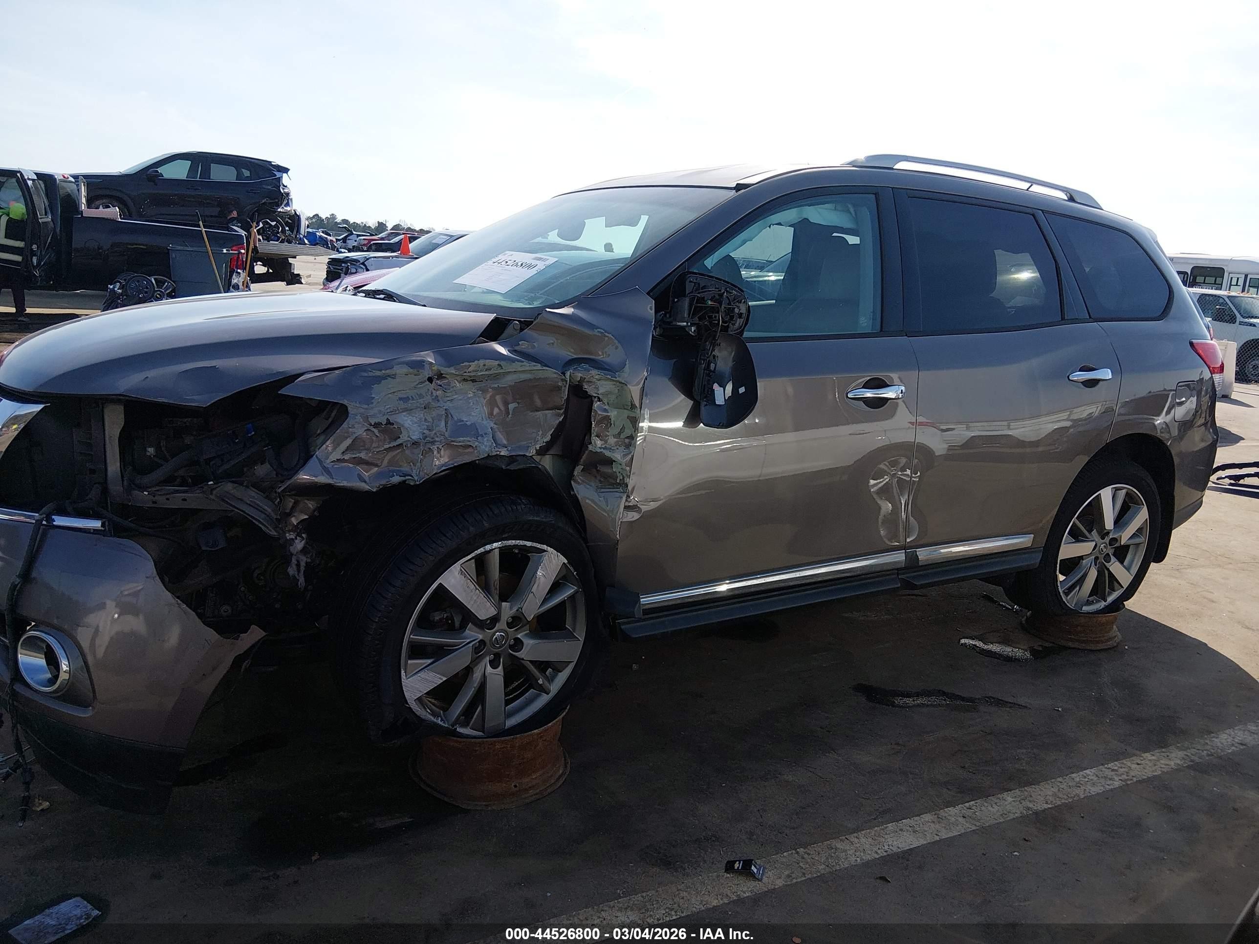 2014 Nissan Pathfinder Platinum/s/sl/sv Золотой vin: 5N1AR2MN0EC677921