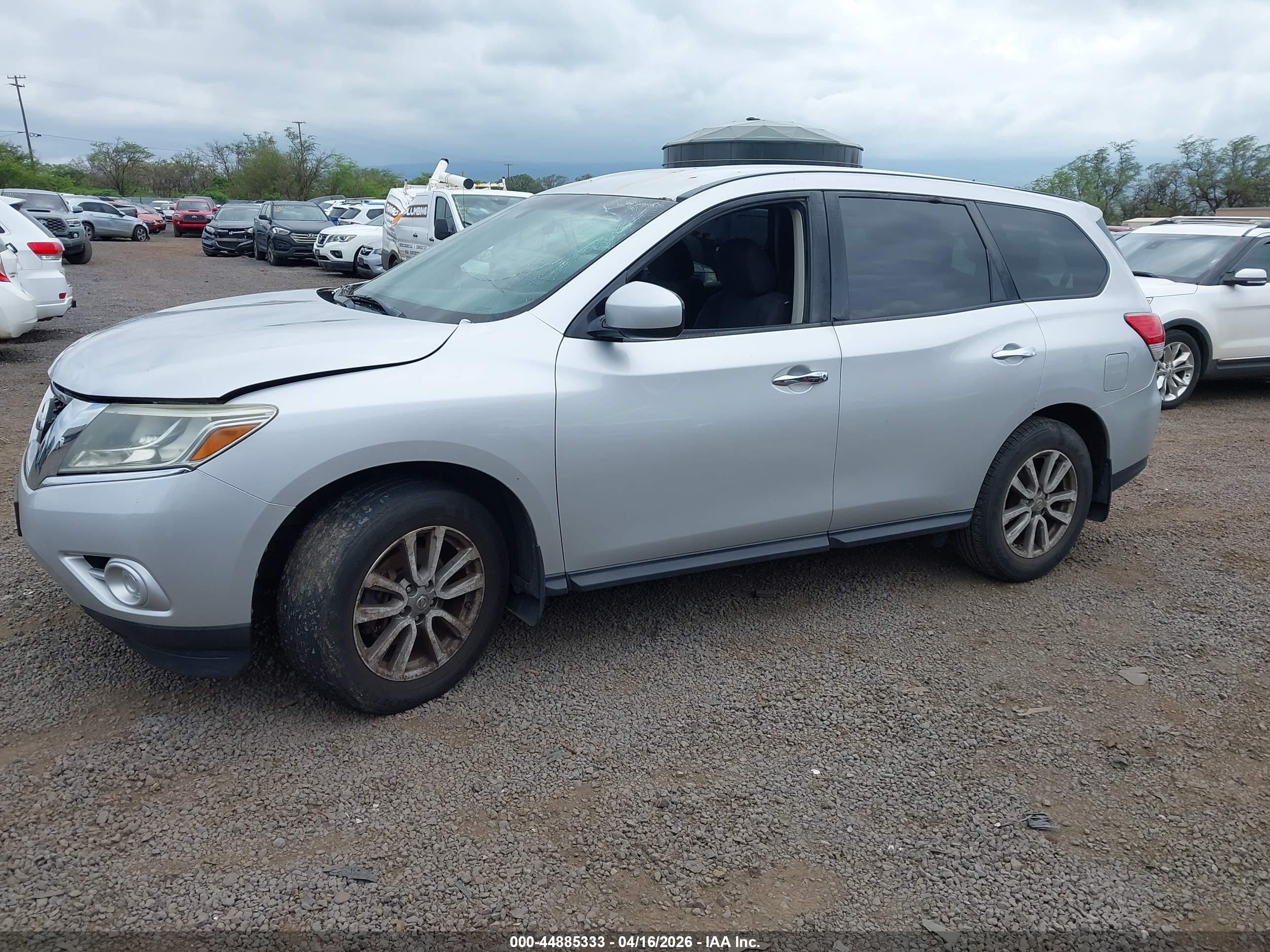 2014 Nissan Pathfinder S Silver vin: 5N1AR2MN0EC681371
