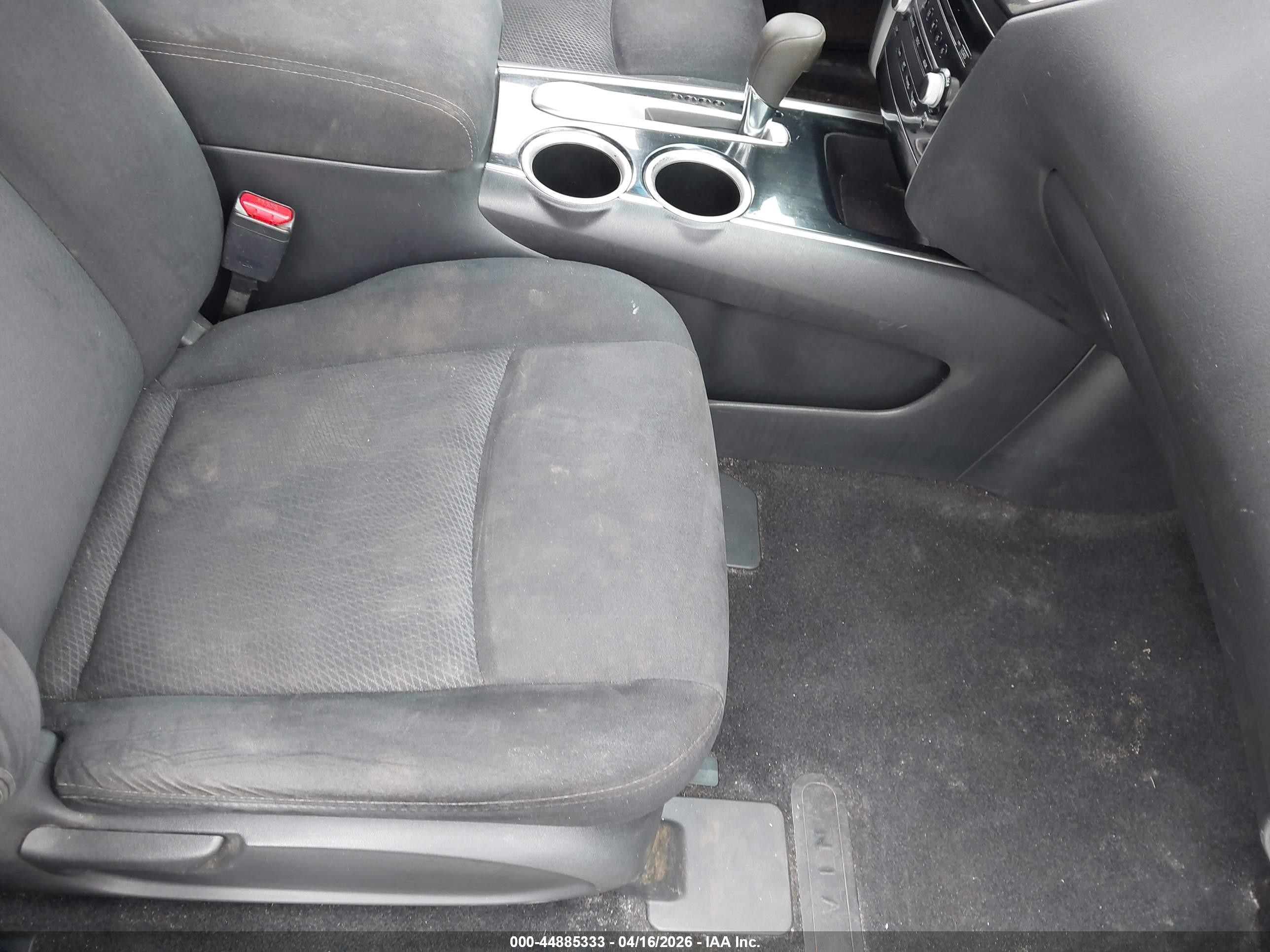 2014 Nissan Pathfinder S Silver vin: 5N1AR2MN0EC681371
