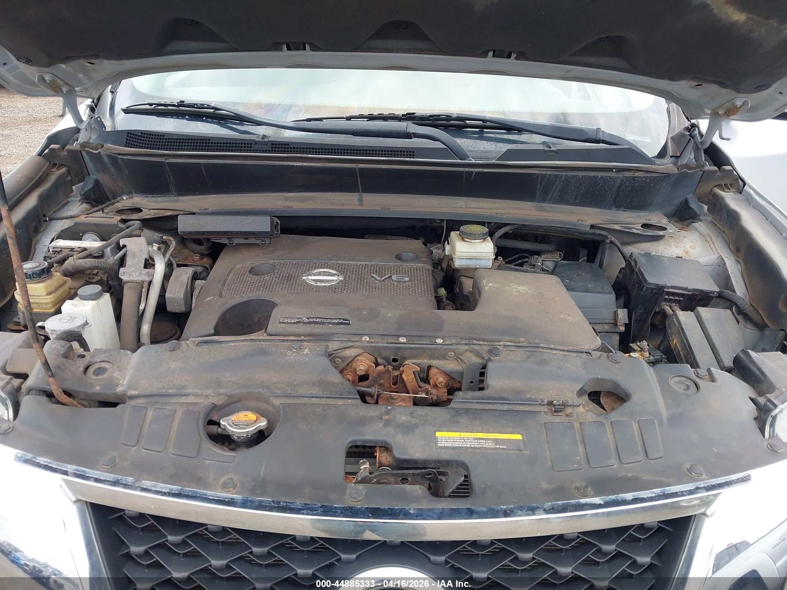 2014 Nissan Pathfinder S Silver vin: 5N1AR2MN0EC681371